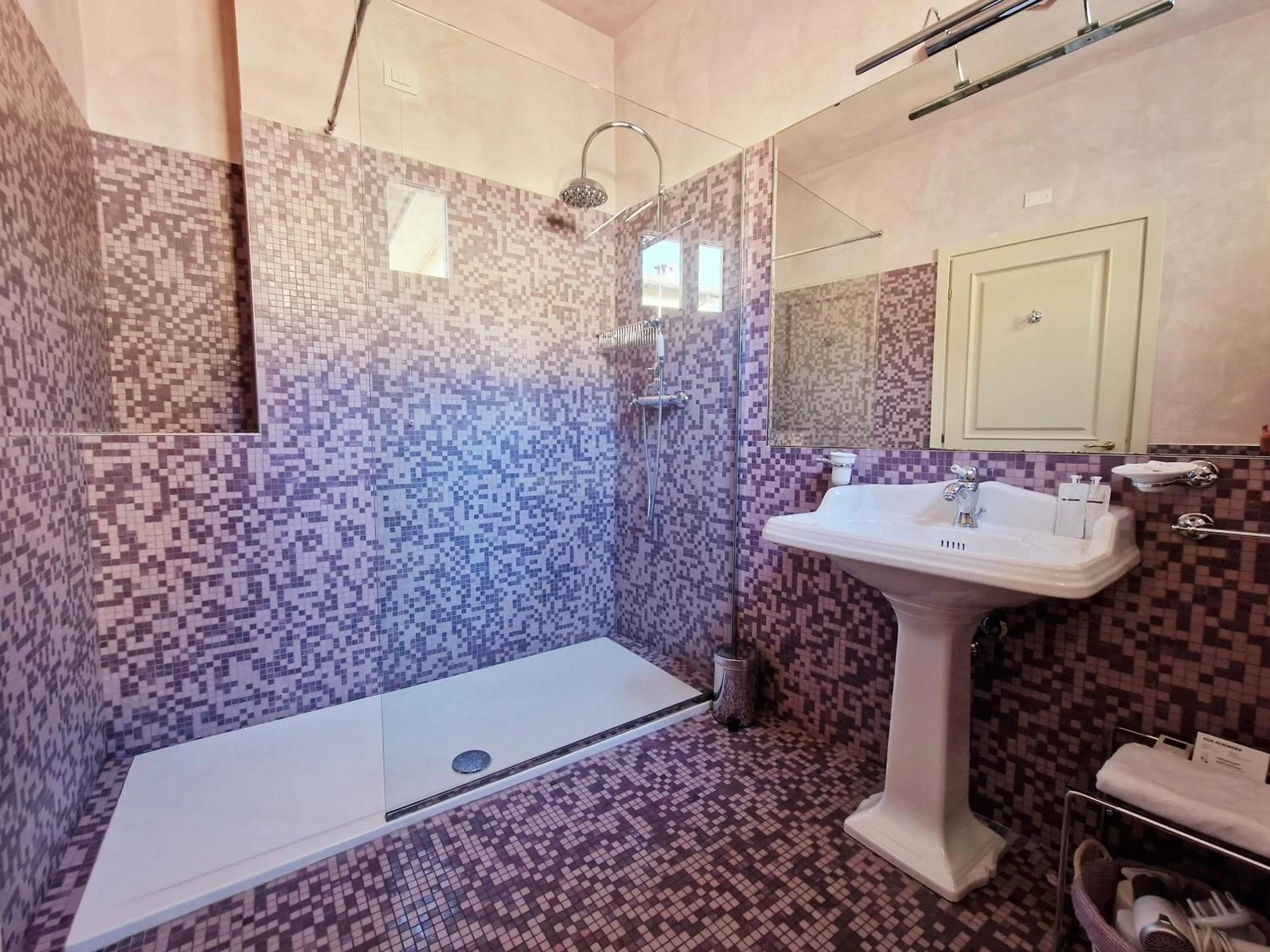 Double or Twin Room with Private Bathroom in Relais Vimercati