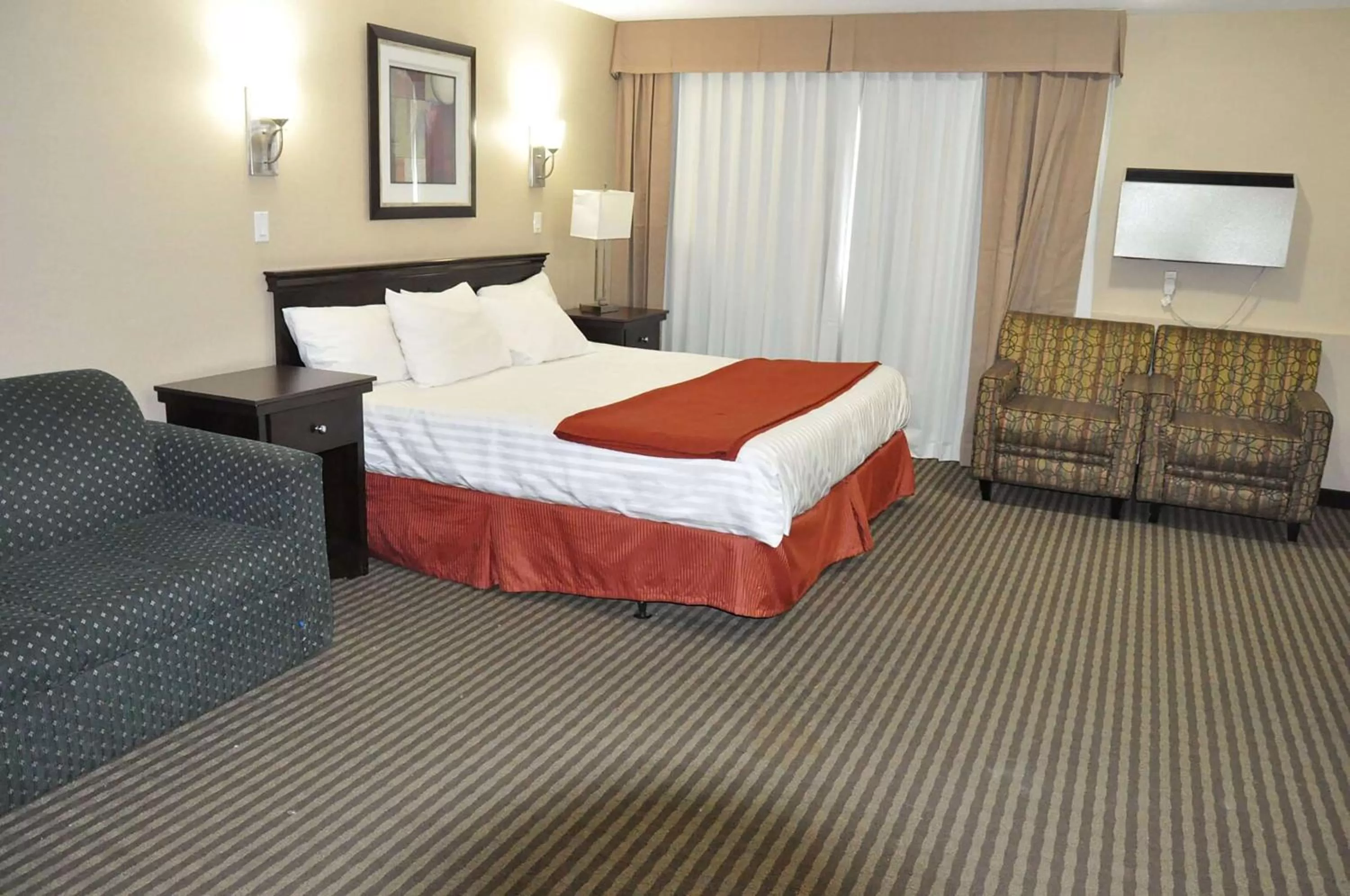 Honeymoon Suite - Non-Smoking in Ramada by Wyndham Abbotsford