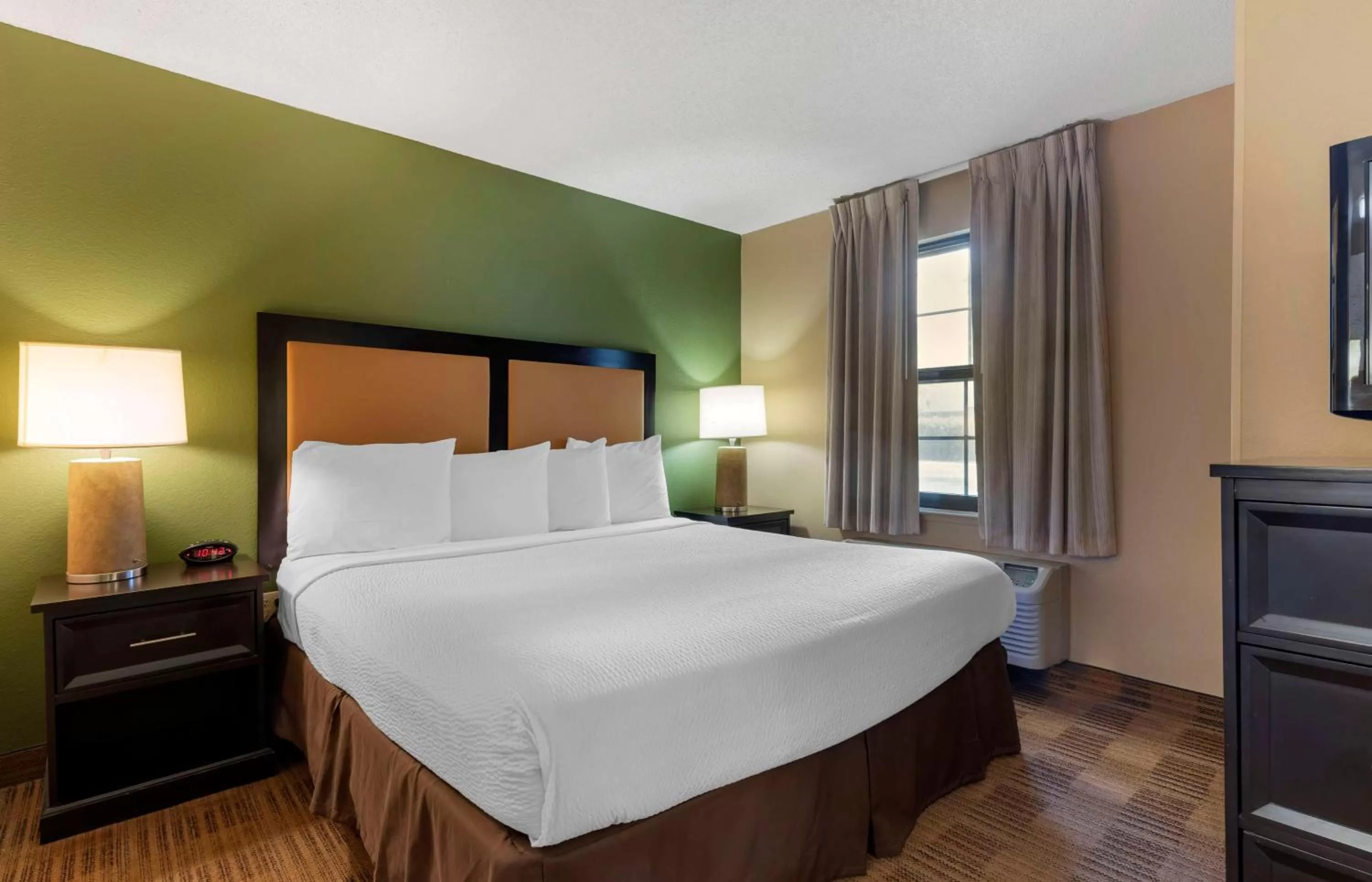 Deluxe Studio with 1 King Bed - Non-Smoking in Extended Stay America Suites - Oakland - Alameda Airport
