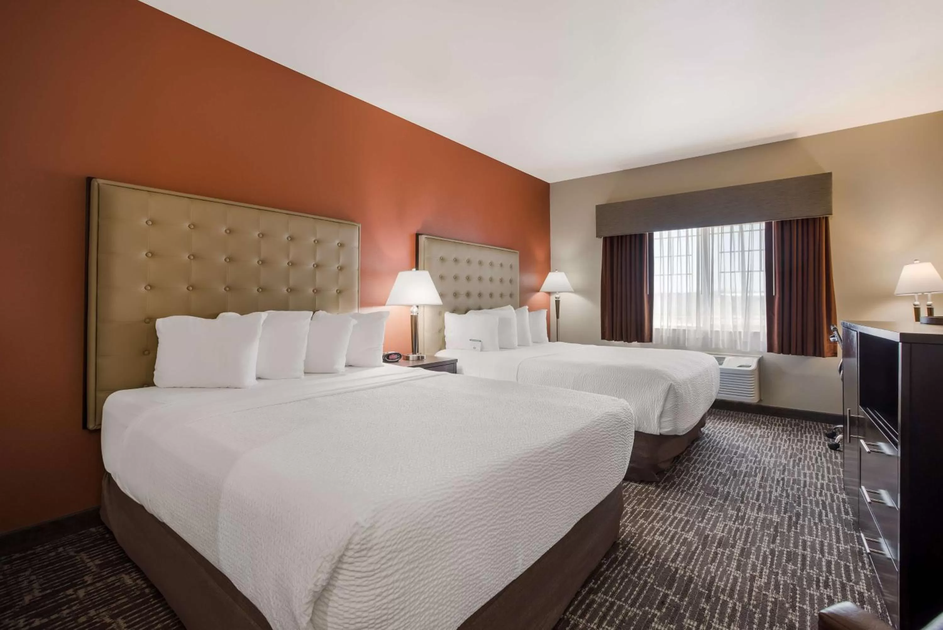Queen Room with Two Queen Beds - Pet-Friendly/Non-Smoking in Best Western Northwest Lodge