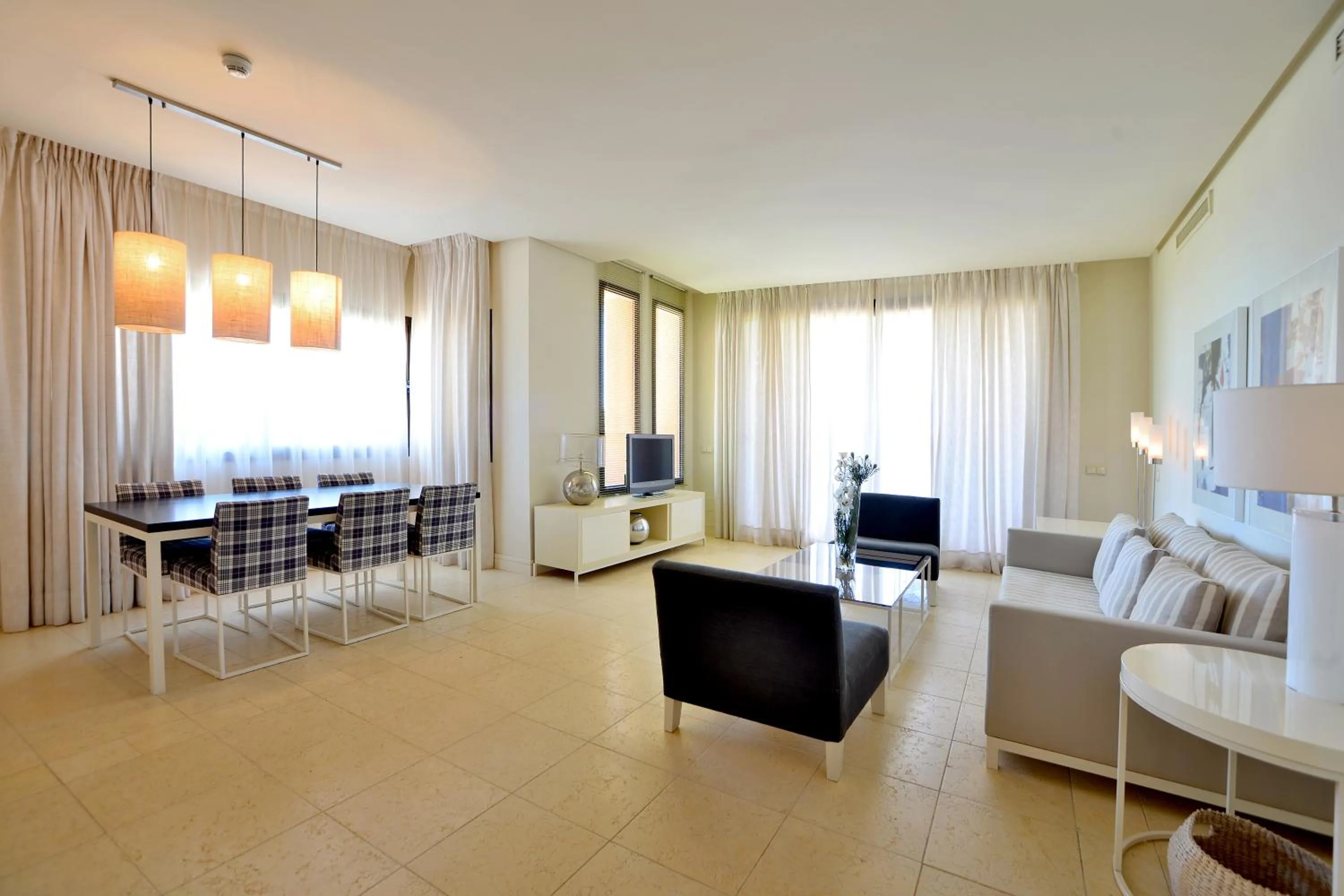 Luxury Three-Bedroom Apartment in Aparthotel Novo Resort