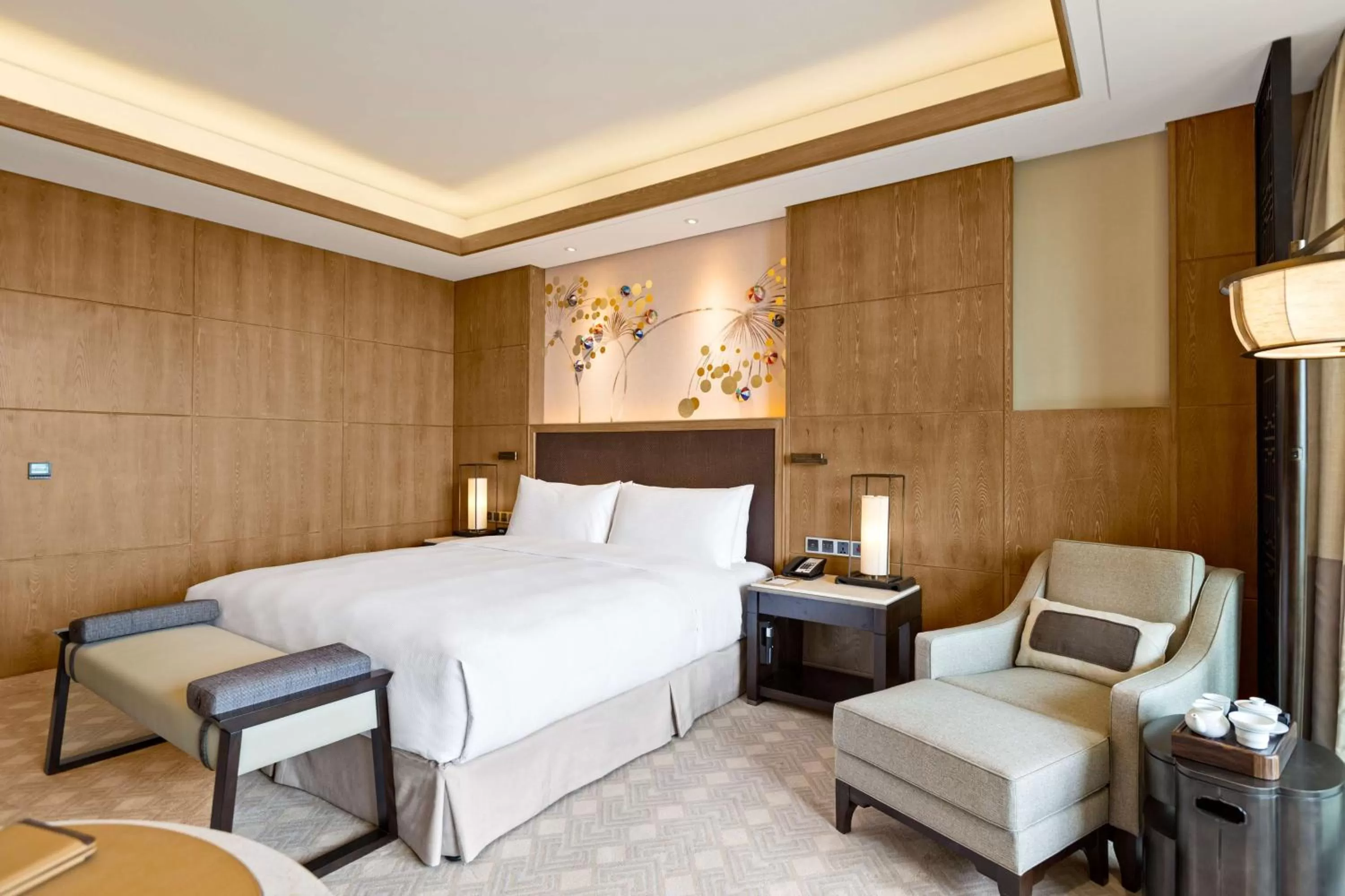 King Guest Room - Mobility Accessible in Hilton Dali Resort & Spa