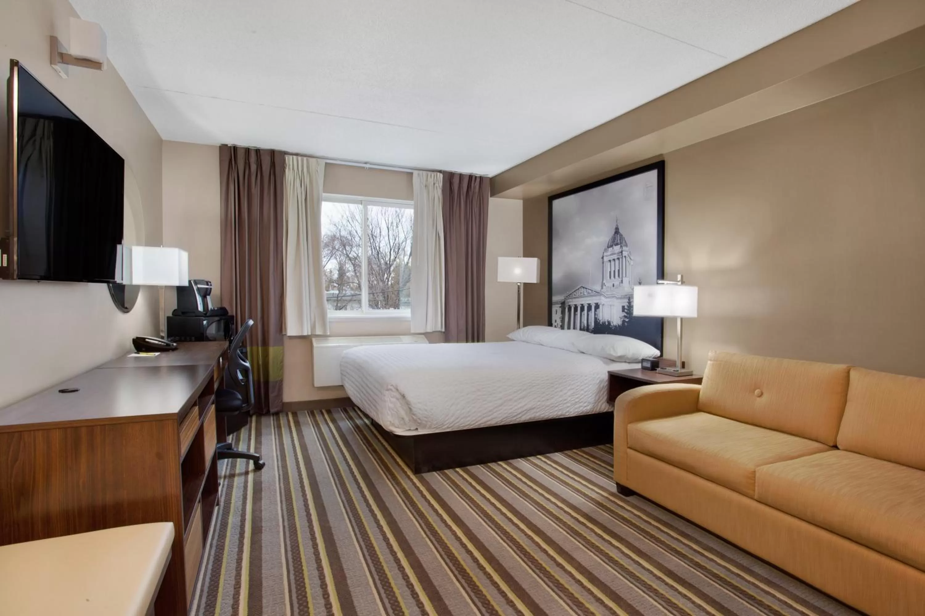 Business Queen Room - Non-Smoking in Super 8 by Wyndham Winnipeg West