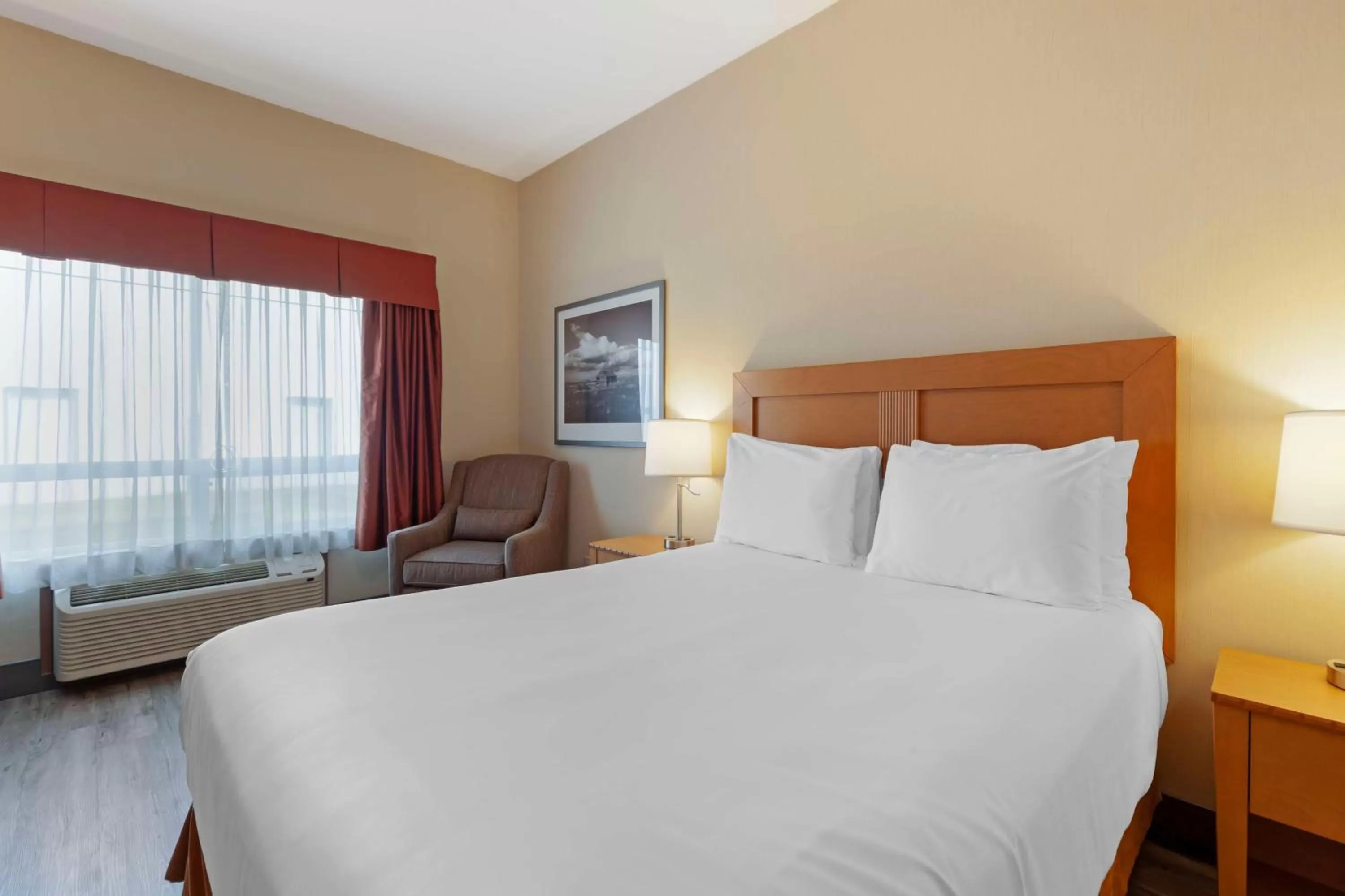 King Suite with Spa Bath in Best Western Grande Prairie