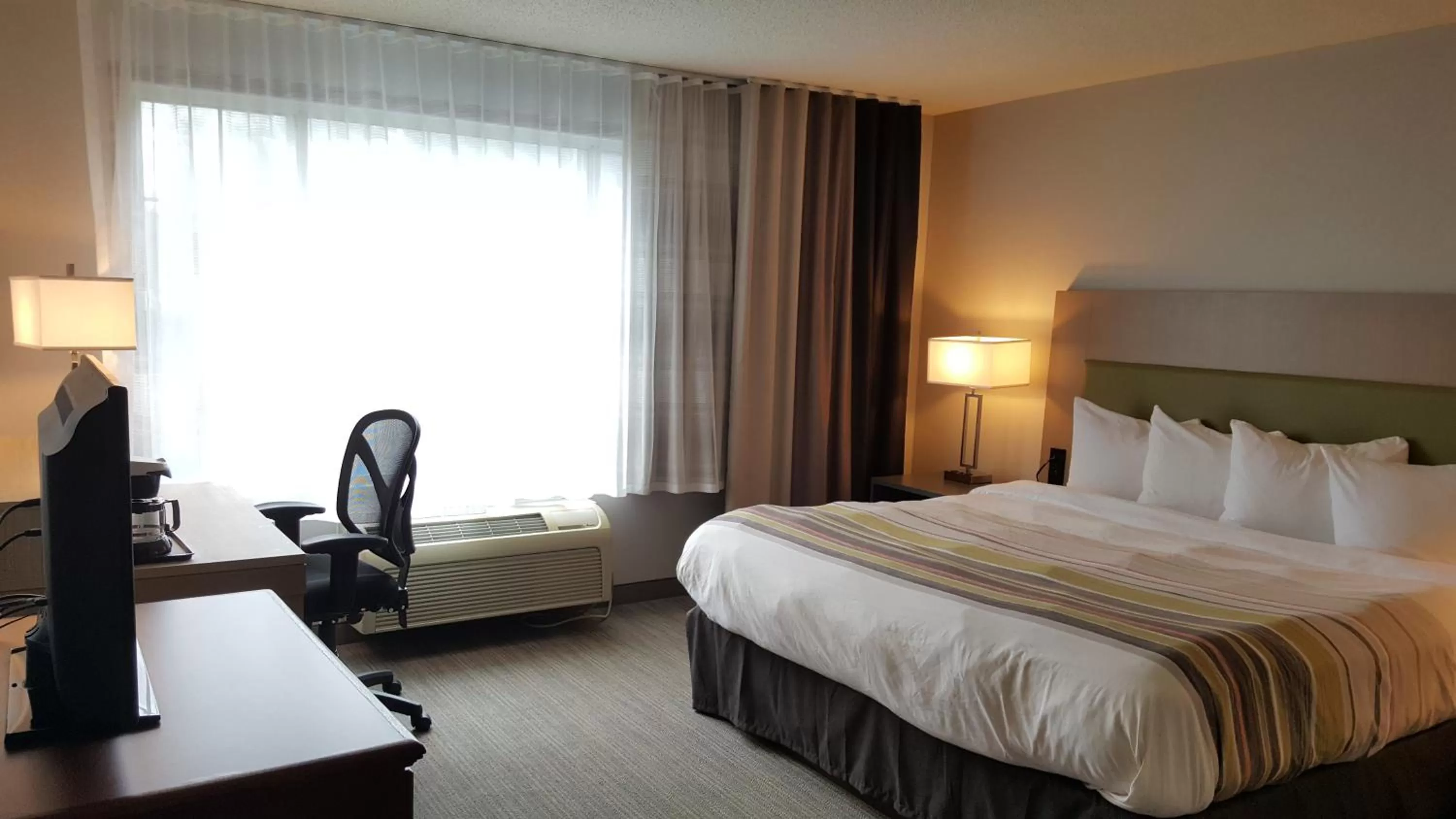 King Room - Non-Smoking in Country Inn & Suites by Radisson, Elk River, MN