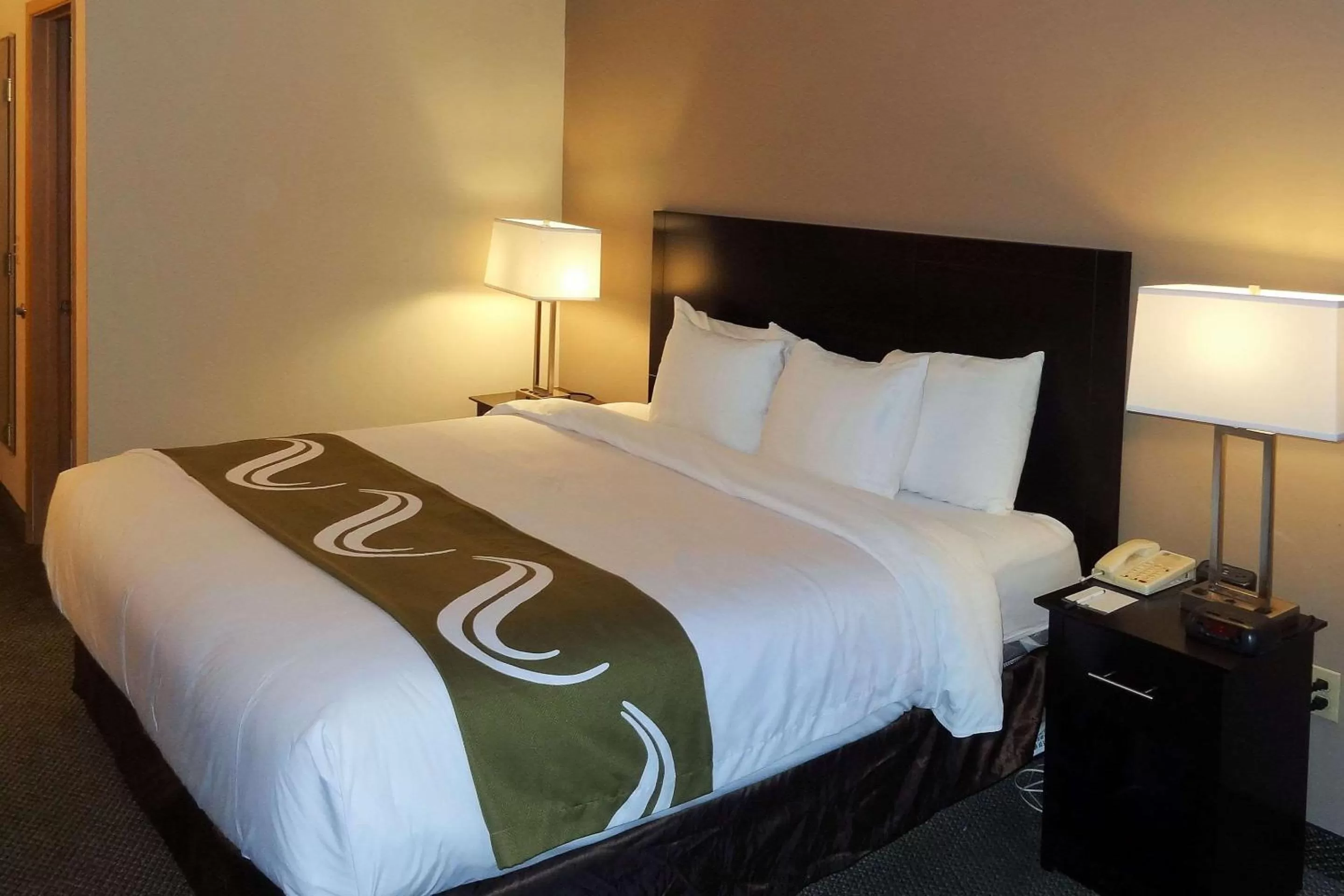 King Room - Non-Smoking in Quality Inn Tulalip - Marysville