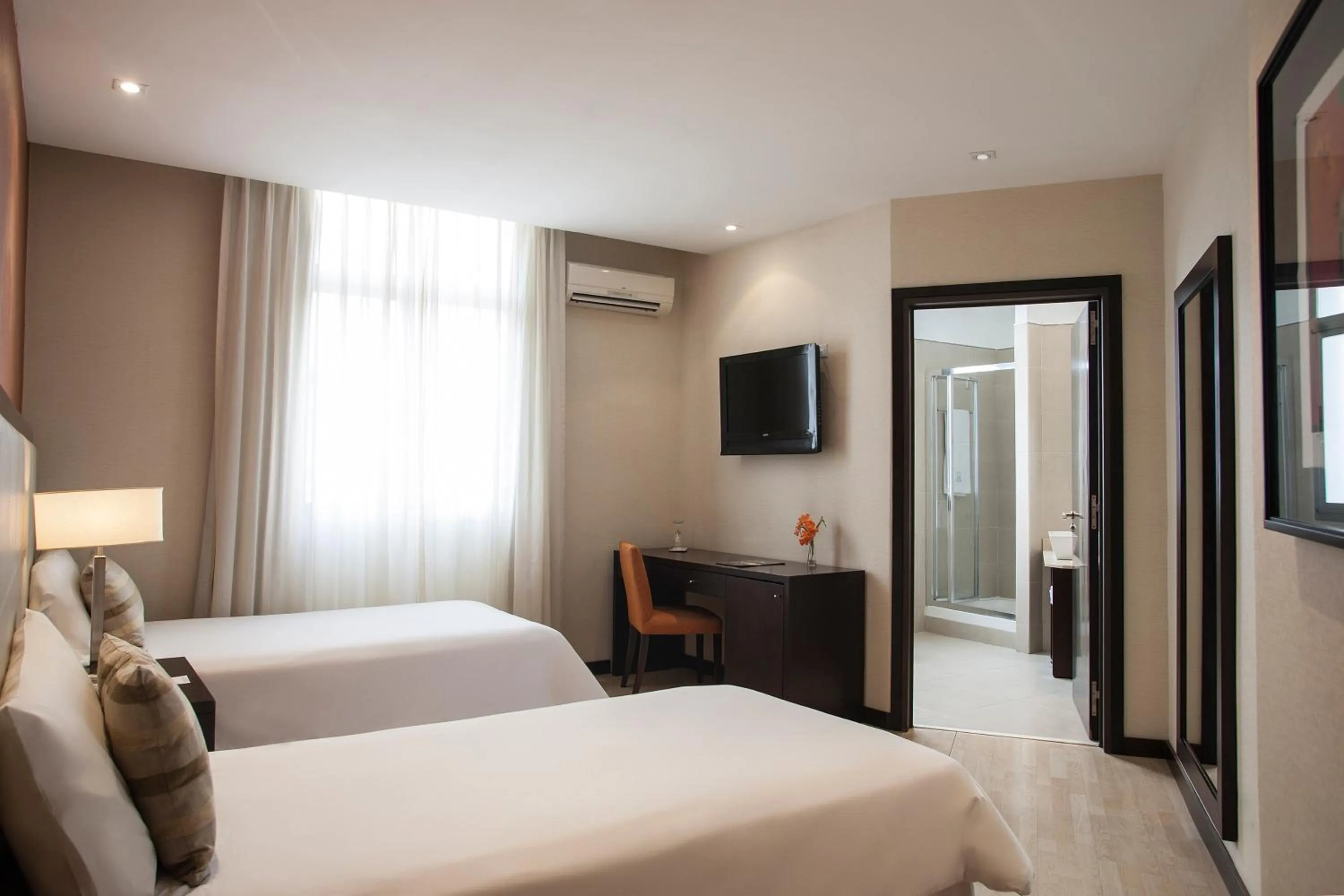 Superior Twin Room in HR Luxor Hotel Buenos Aires