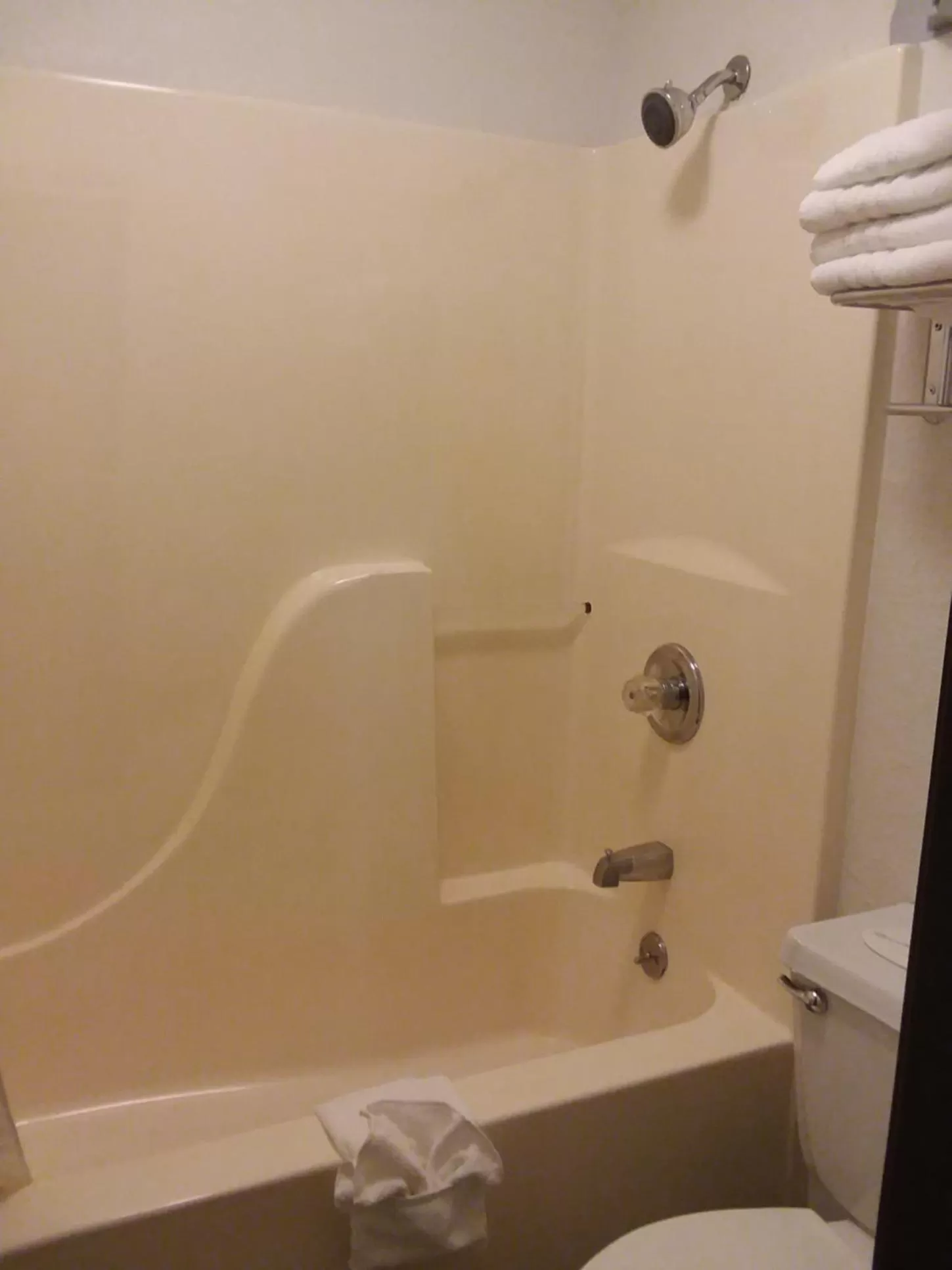 Deluxe Queen Room - Non-Smoking in Super 8 by Wyndham Grayling