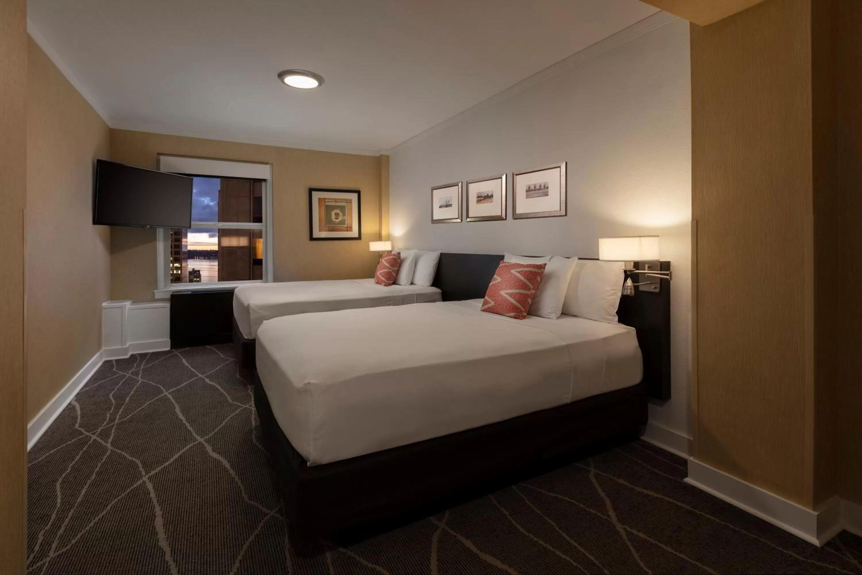 Superior Two Queen in Executive Hotel Pacific