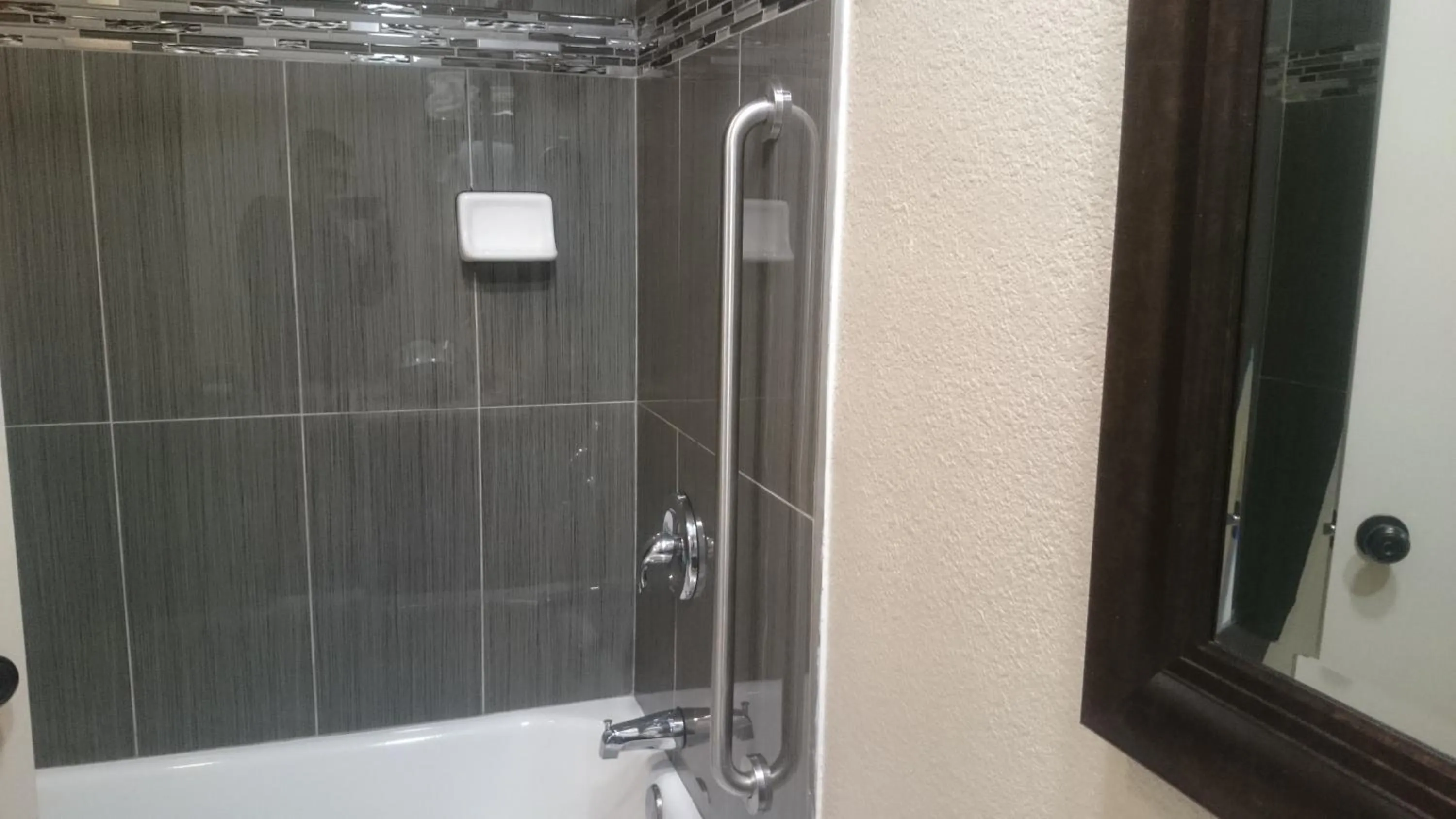 Queen Room with Two Queen Beds - Non-Smoking in Monterey Fairgrounds Inn