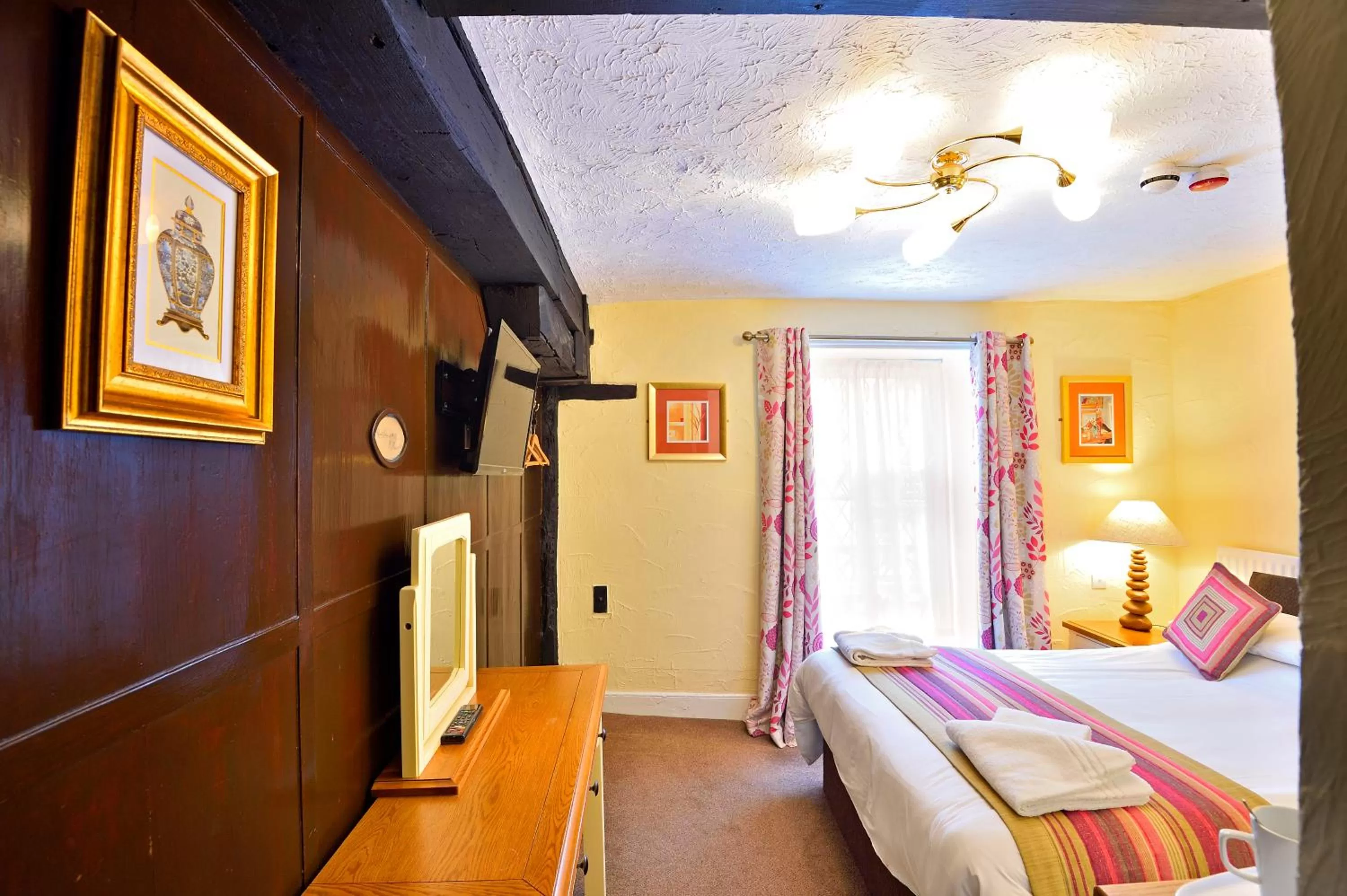 Bed in The Talbot Hotel