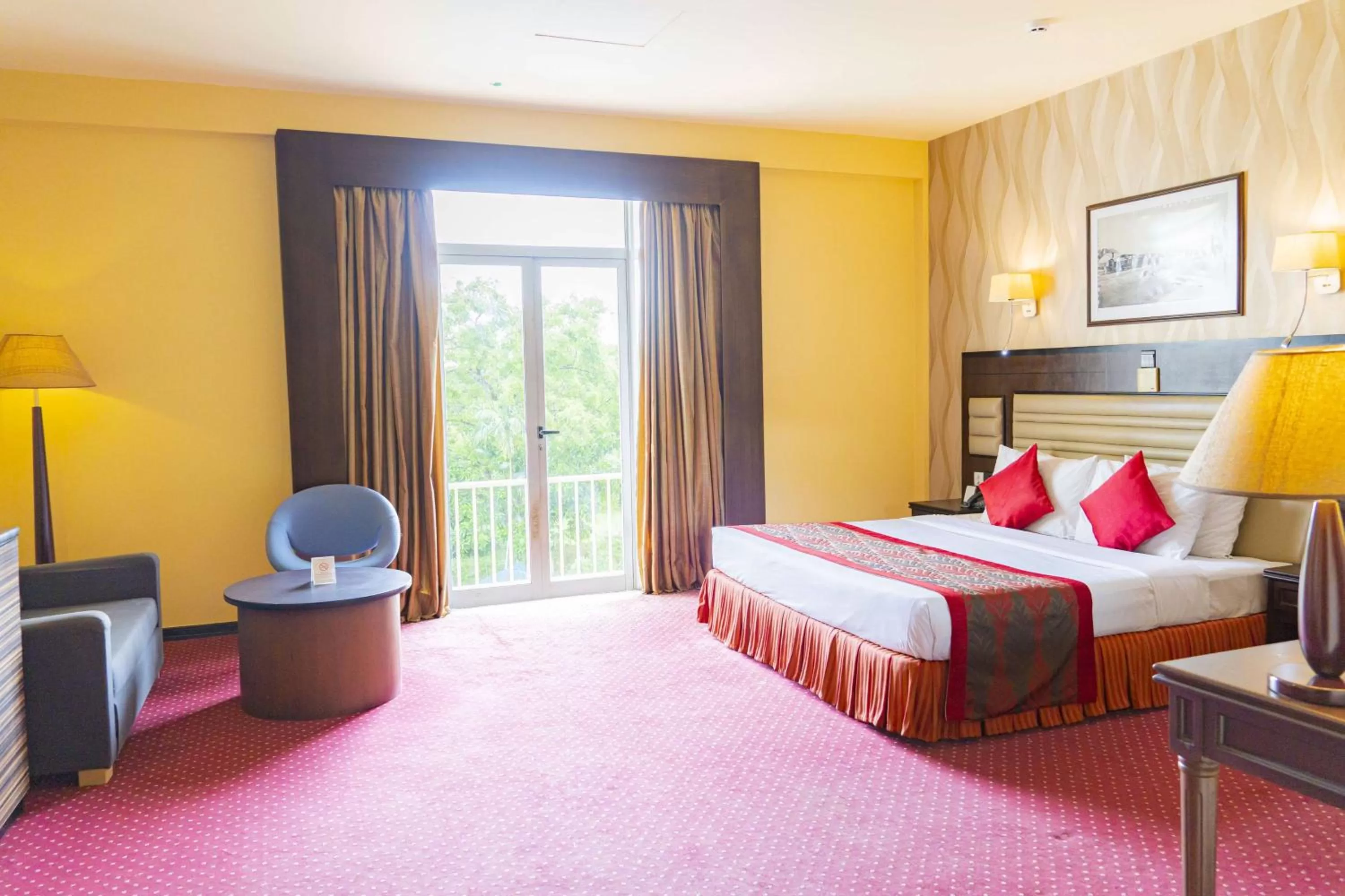 Executive King Room with Complementary Airport Pickup in Ramada Katunayake