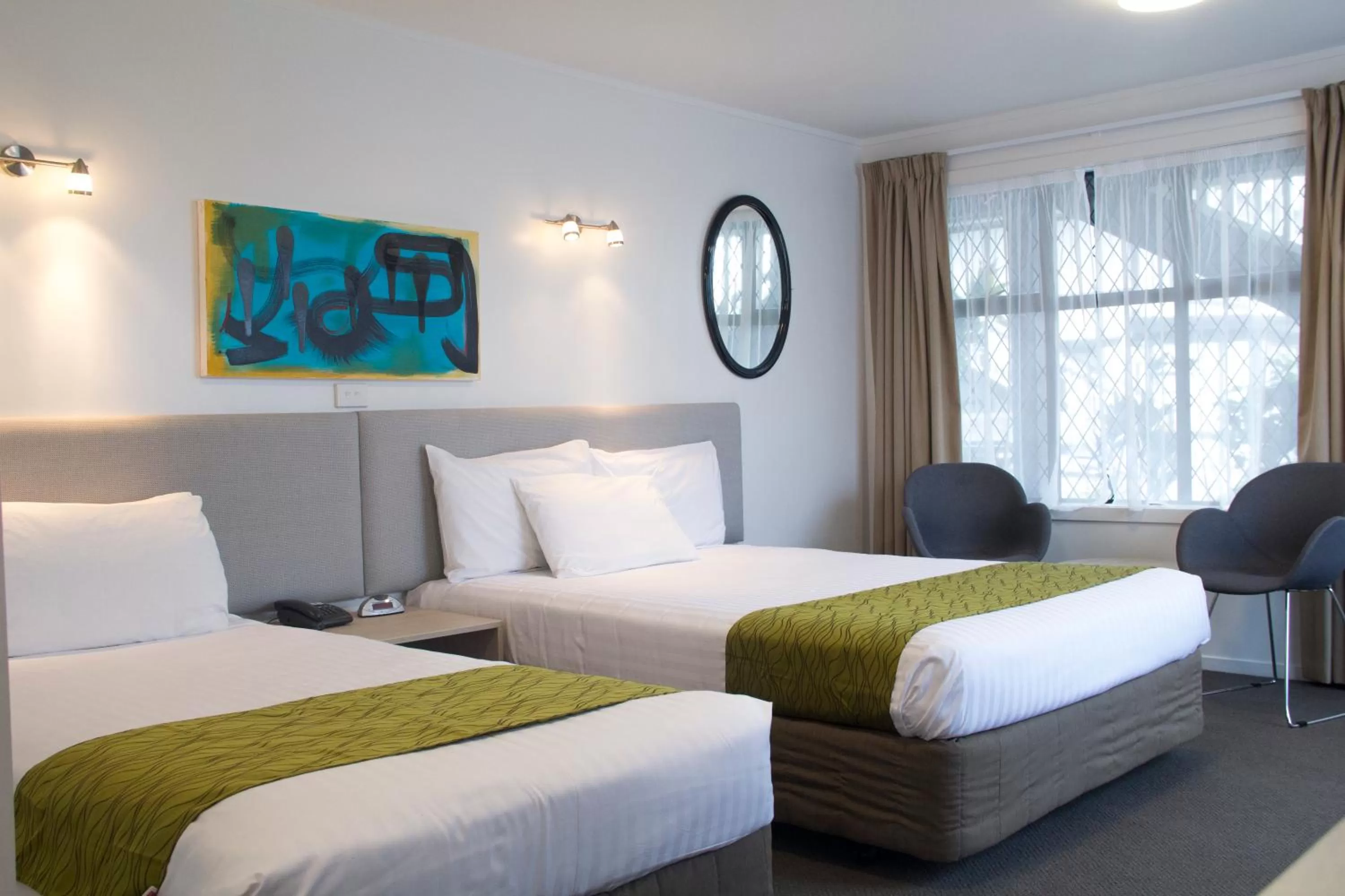 Motel Studio - Located Opposite Hotel in The Surrey Hotel
