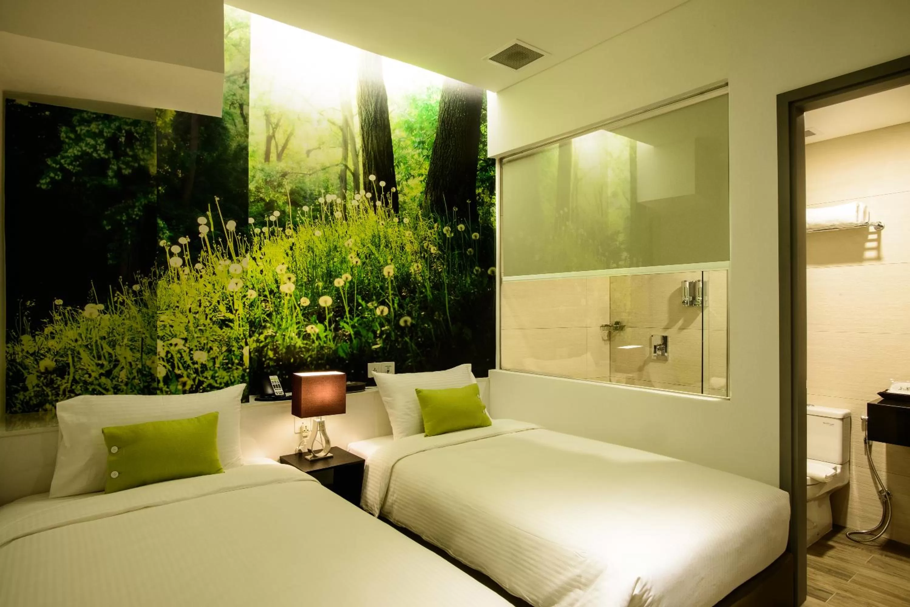 Deluxe Twin Room - Silver in J8 Hotel