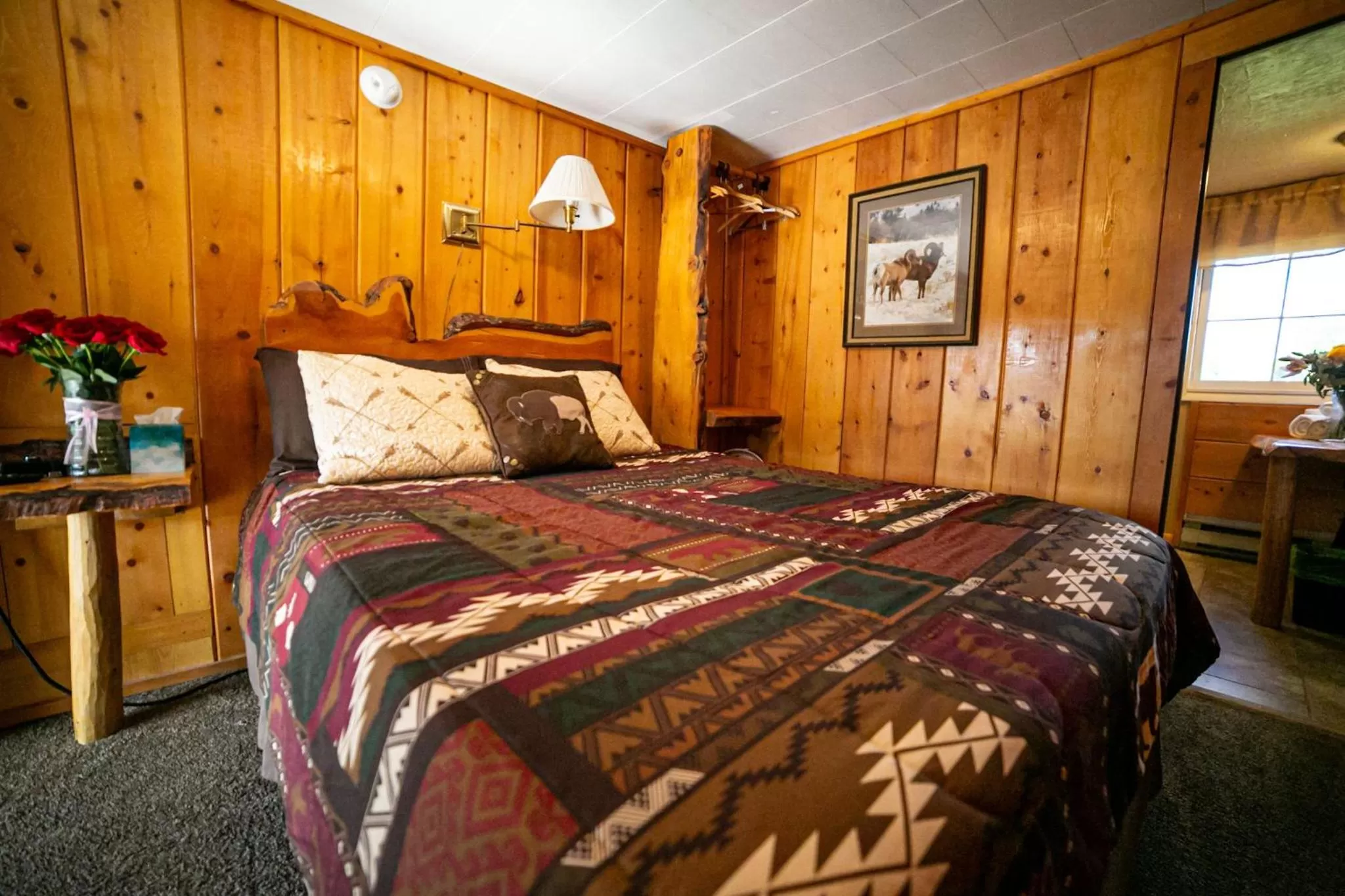 Deluxe Single Room - single occupancy in Chinook Winds Lodge