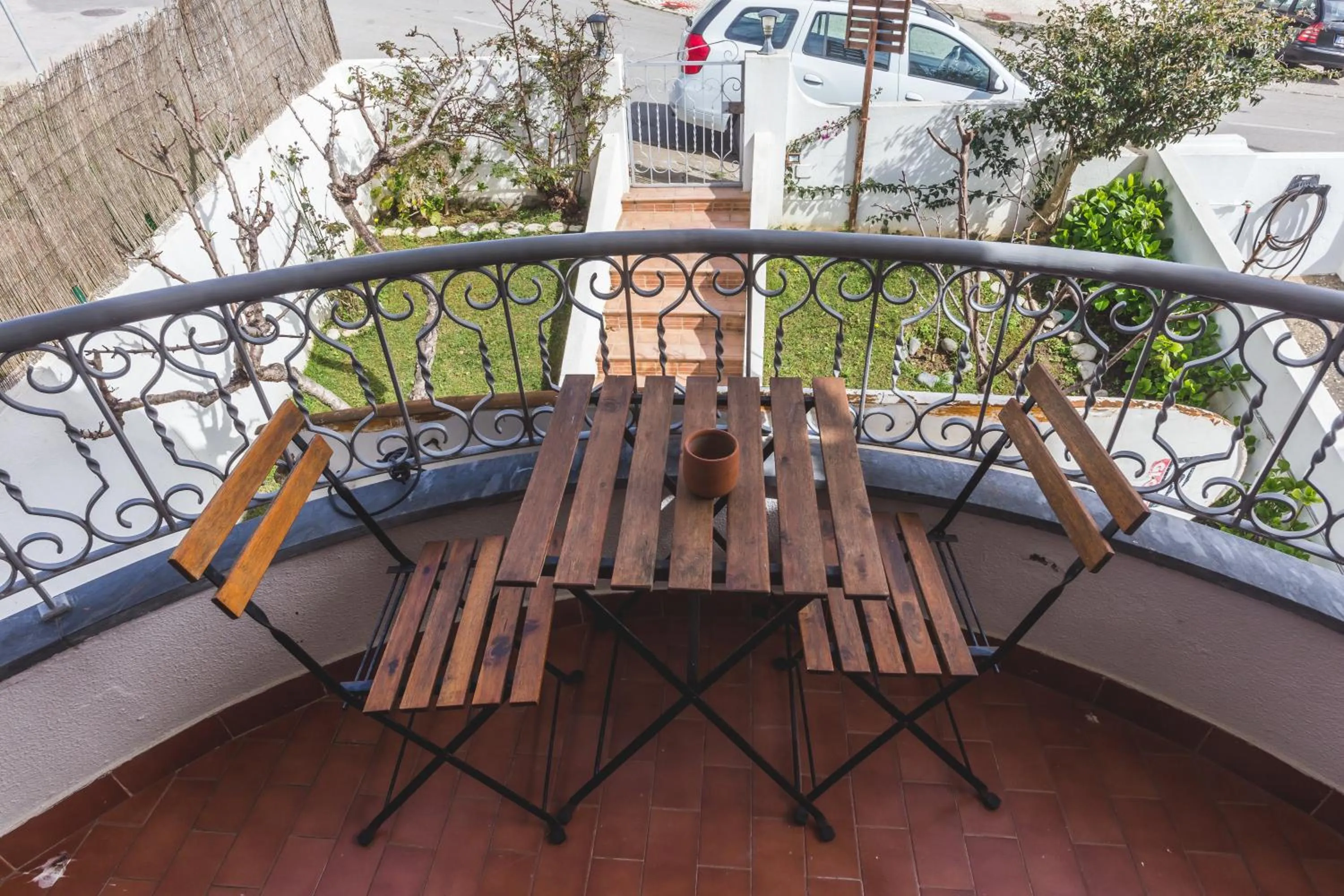 Standard Double Room with Shared Bathroom in Ericeira Chill Hill Hostel & Private Rooms - Peach Garden