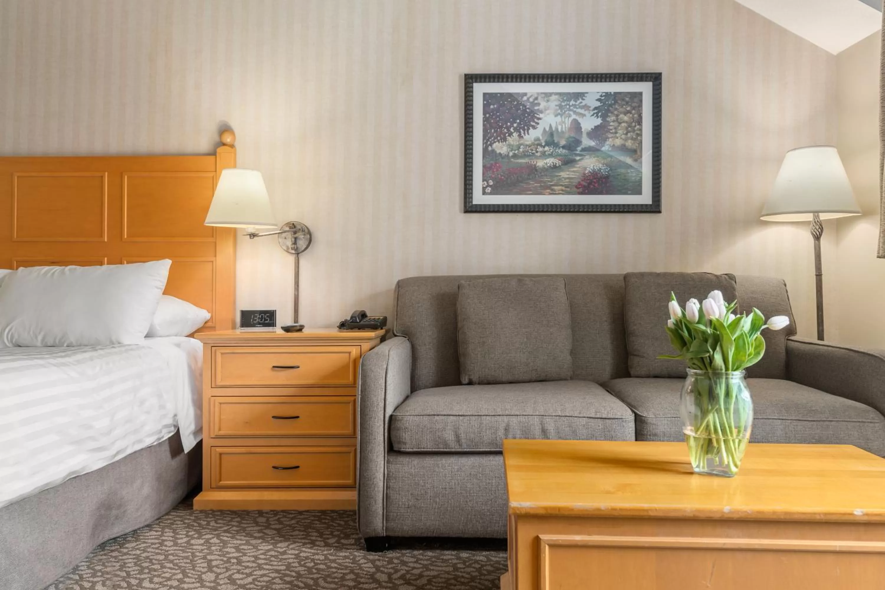Bed in Pinnacle Hotel Whistler