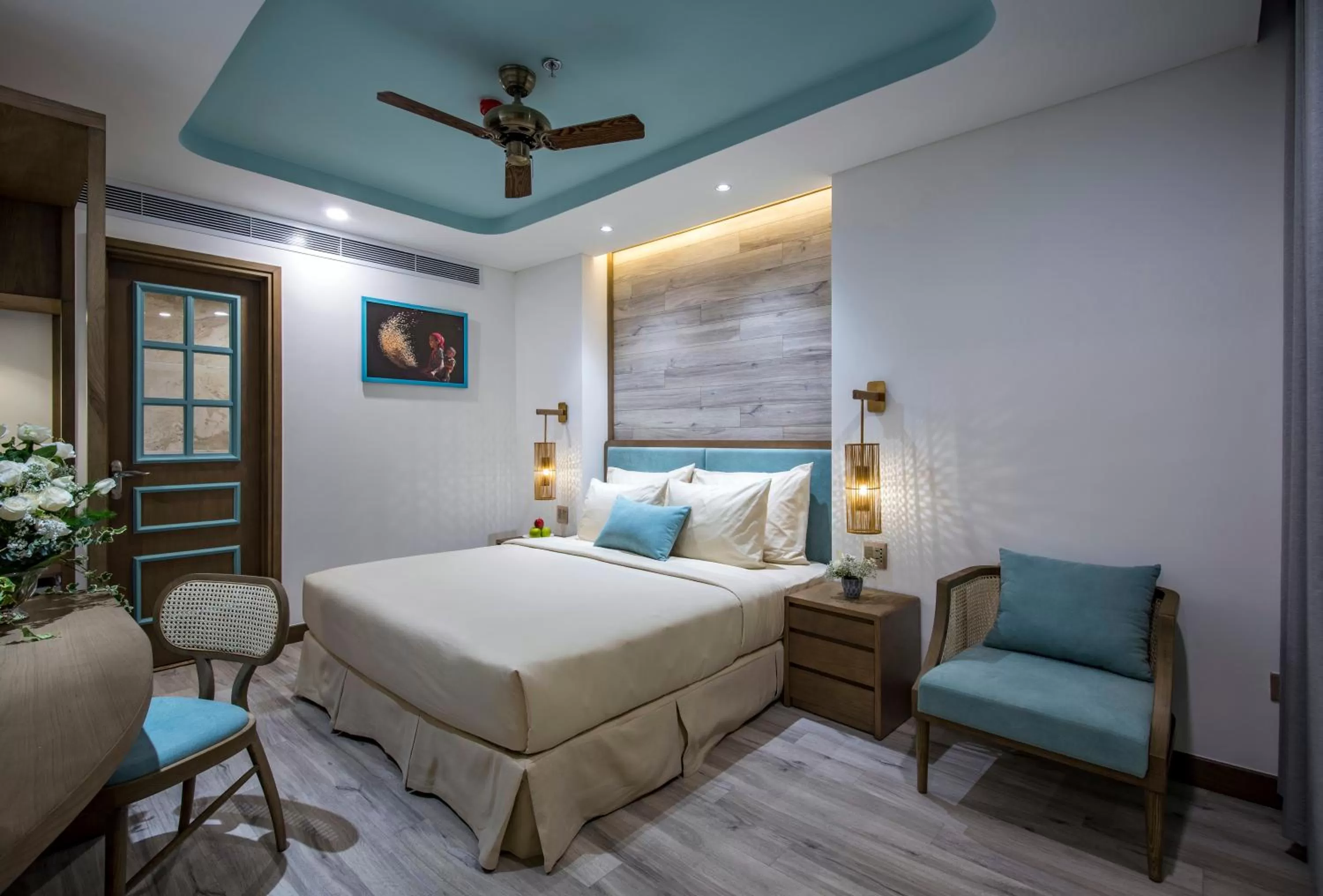 Deluxe Double (Internal Window) + Free Afternoon Tea in Icon Saigon - LifeStyle Design Hotel