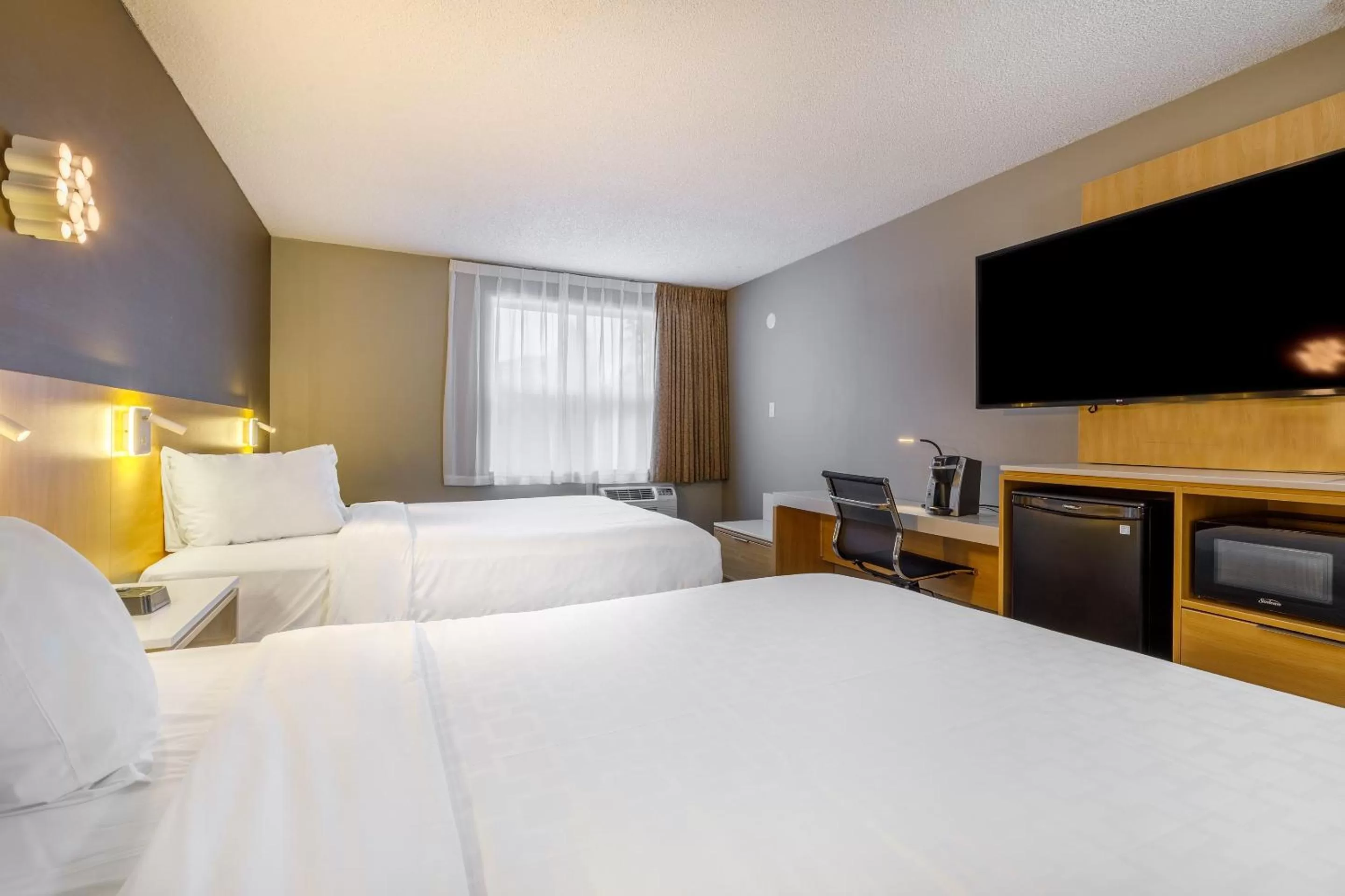 Standard Queen Room with Two Queen Beds - Non Smoking  in Clarion Pointe Quebec Airport