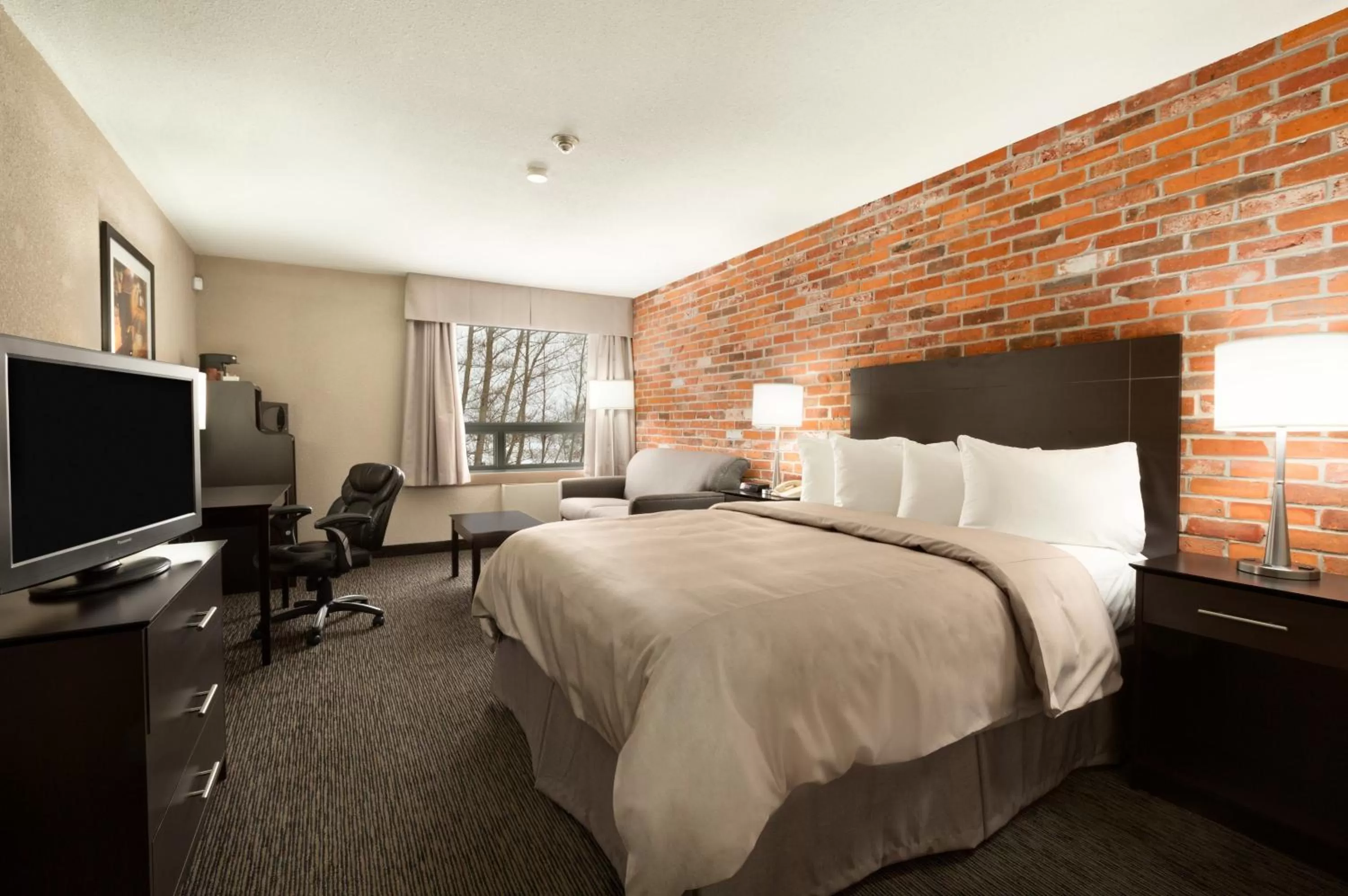 King Room - Non-Smoking in Super 8 by Wyndham Timmins ON