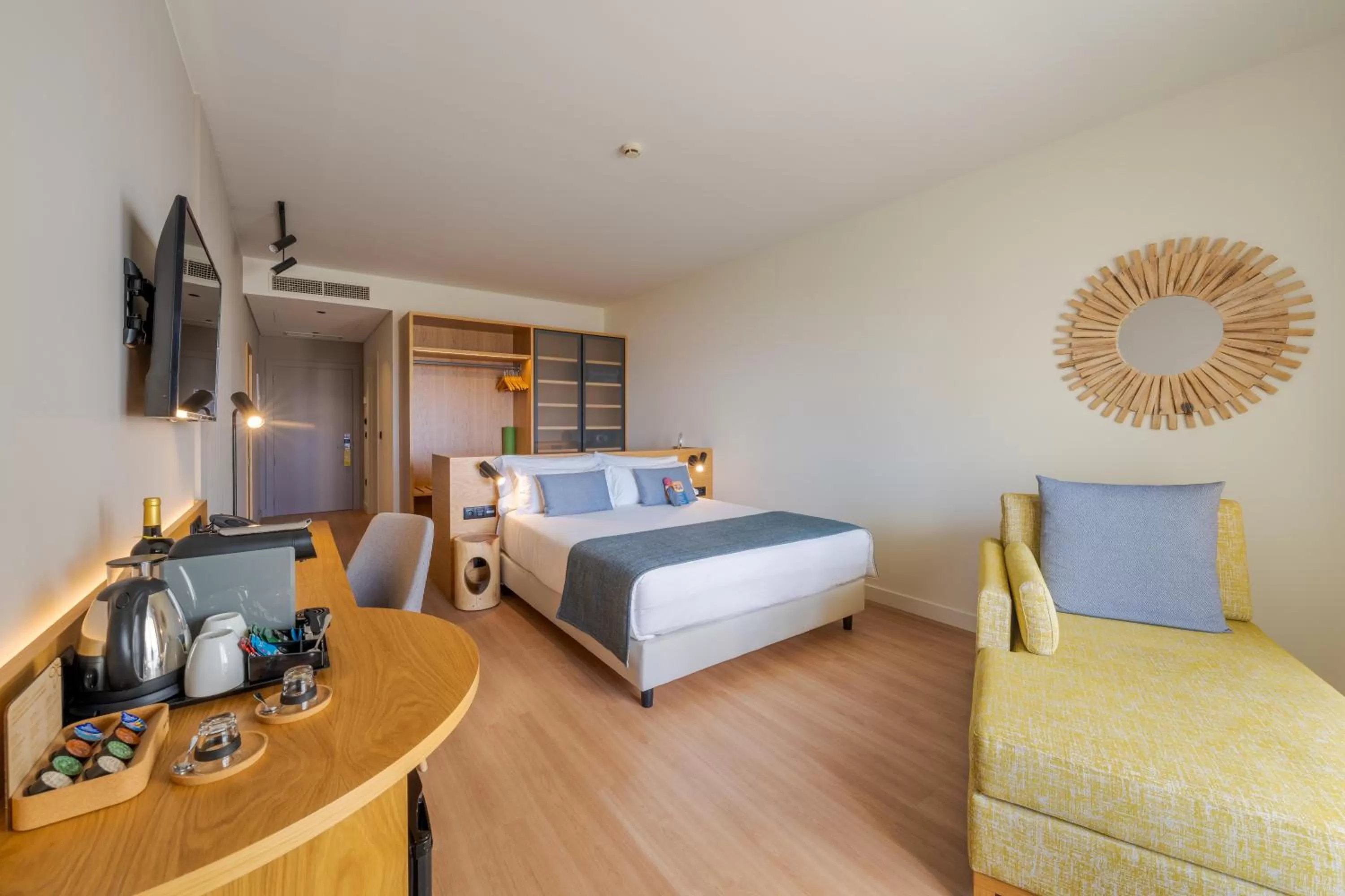 Deluxe Double Room with Side Sea View in Sentido Galosol