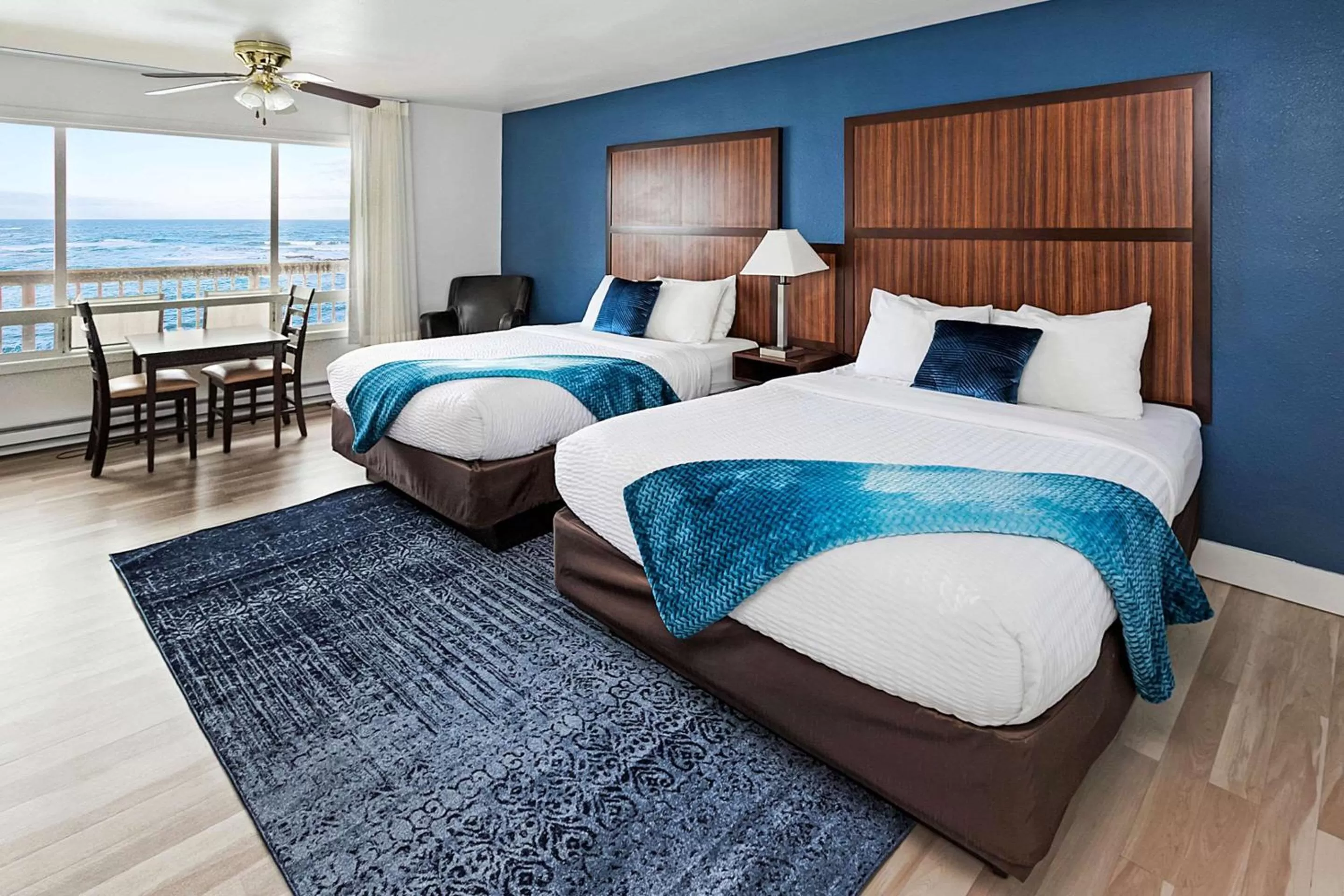 Queen Room with Two Queen Beds in Clarion Inn Surfrider Resort