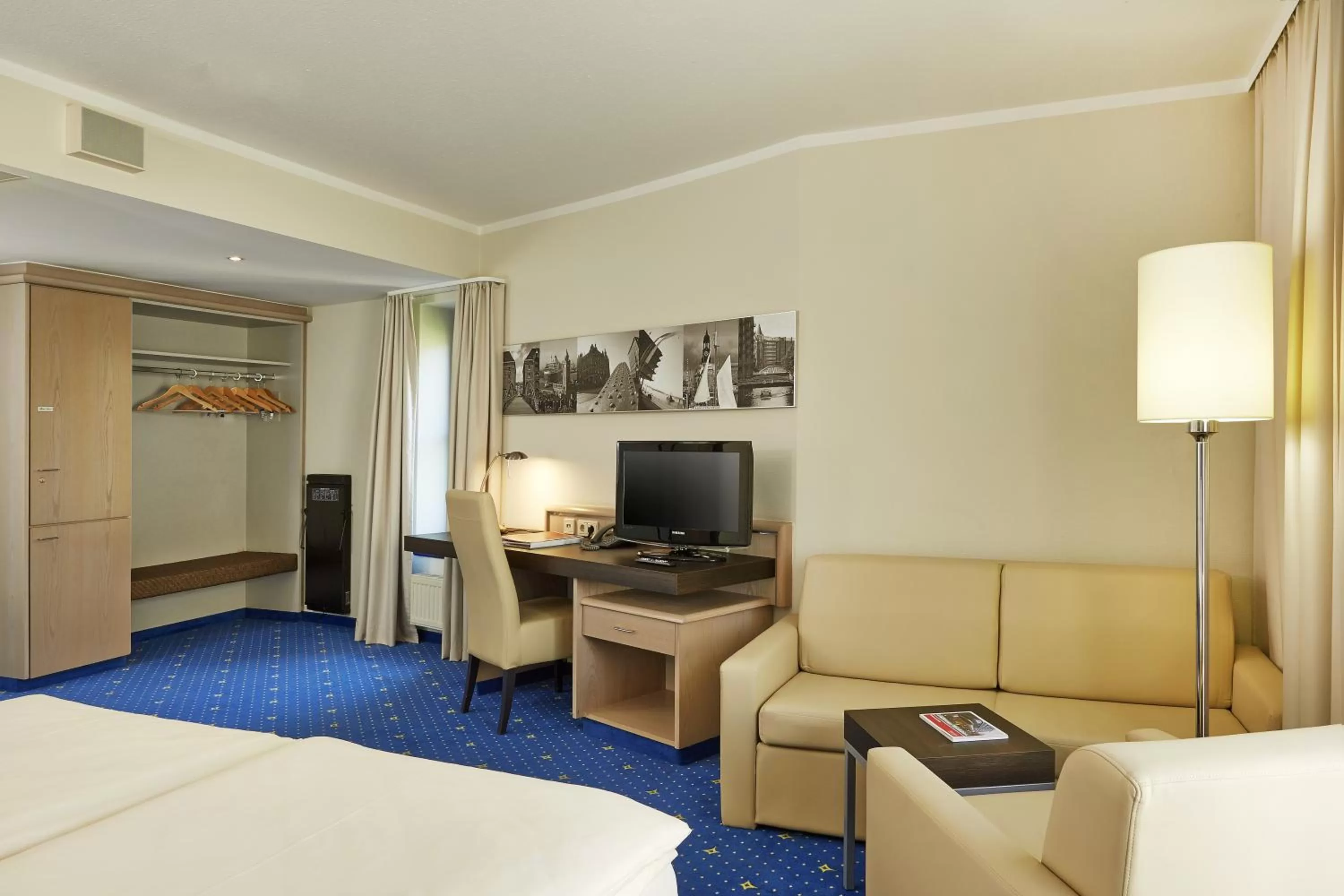 Family Room (2 Adults + 2 Children) in H4 Hotel Hamburg Bergedorf, Trademark Collection by Wyndham