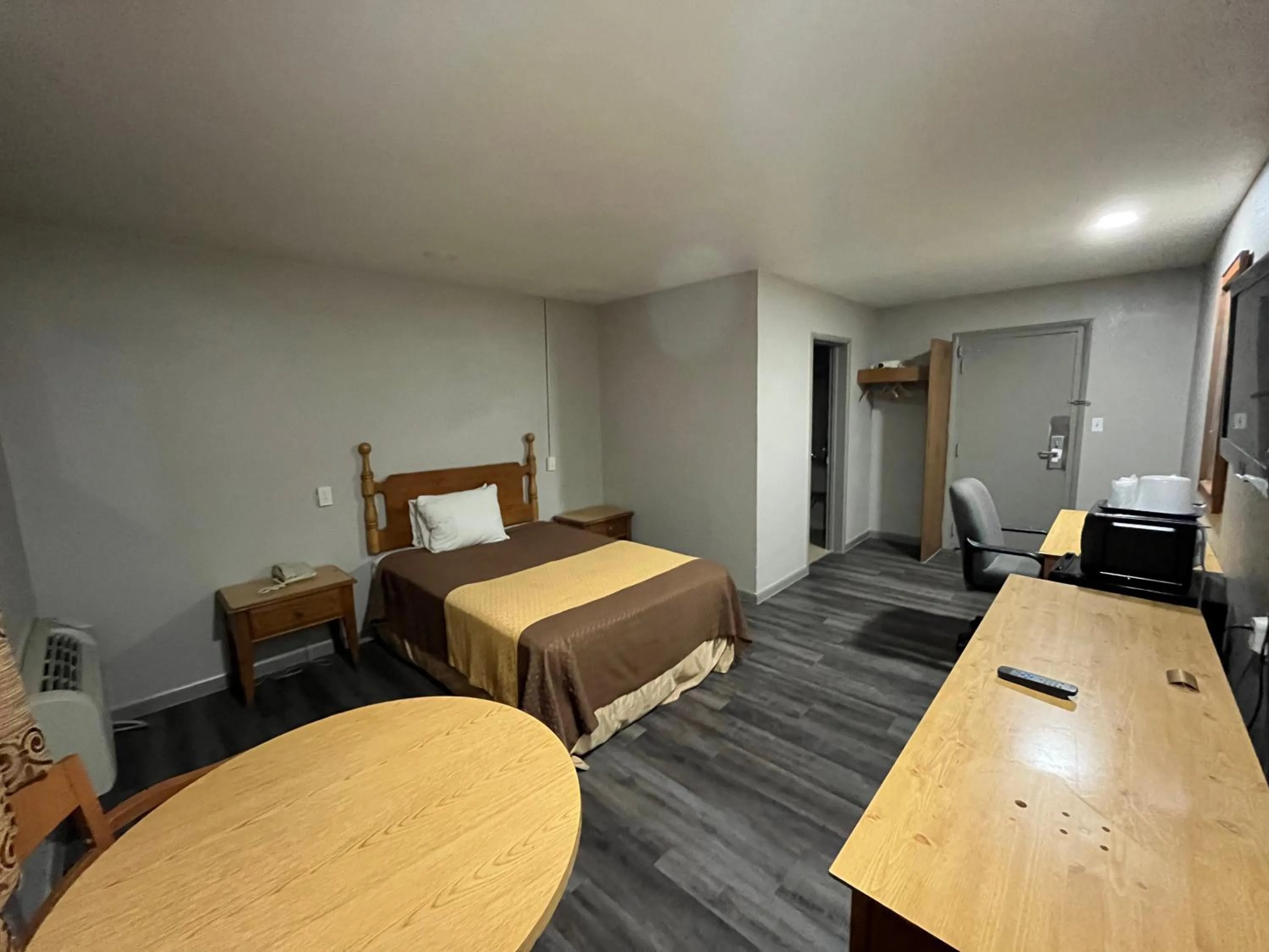 Standard  Room - Smoking in Mid Towne Inn & Suites