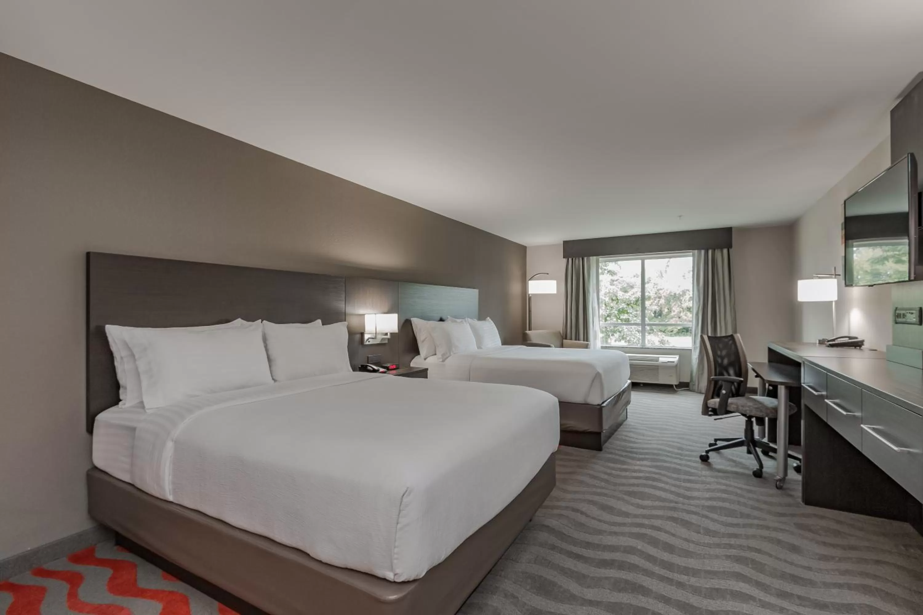 Standard Queen Room with Two Queen Beds and Roll-In Shower - Mobility Access in Holiday Inn Mishawaka by IHG