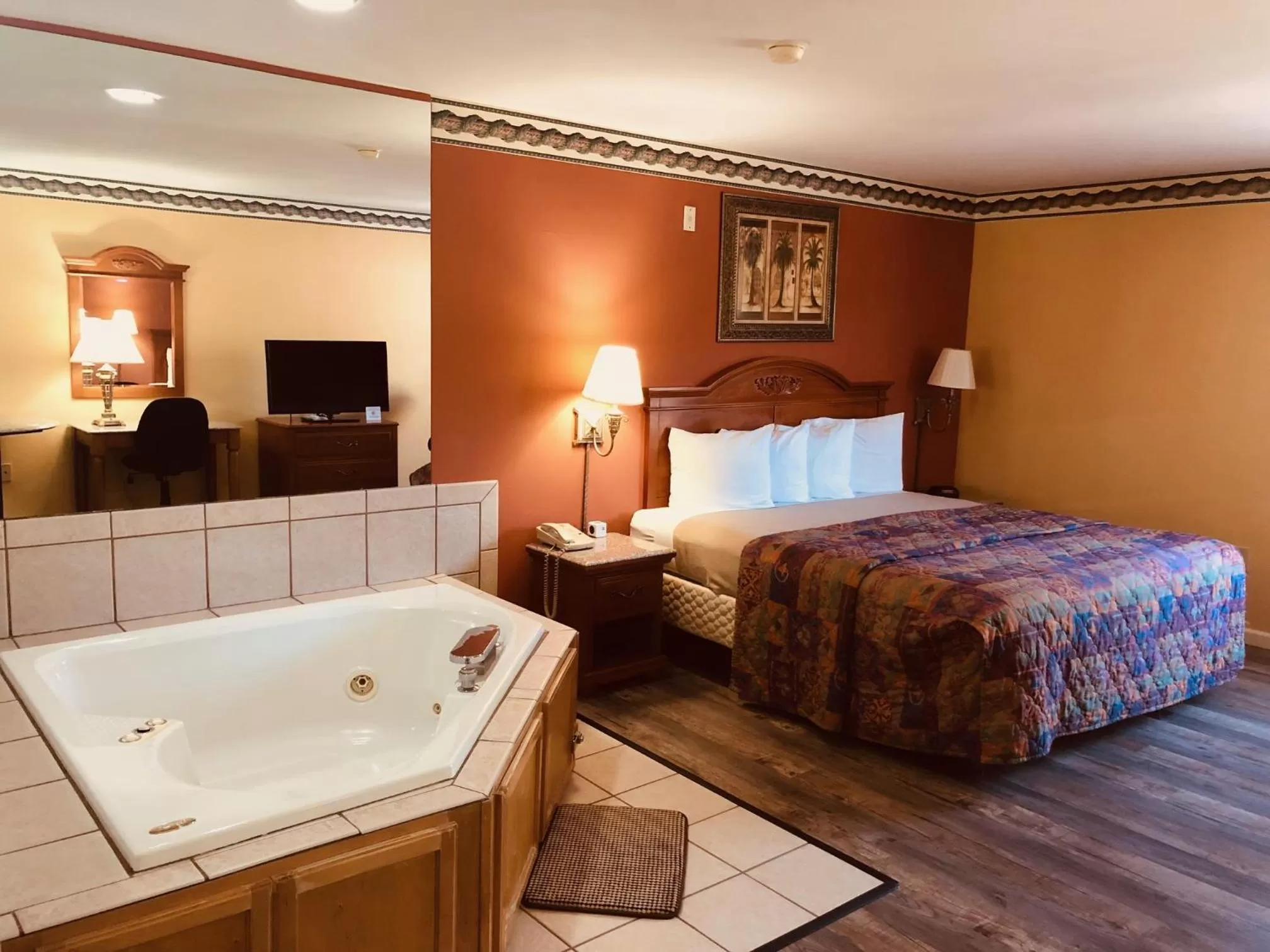 King Suite with Spa Bath in Mountain inn & suites - Dunlap TN