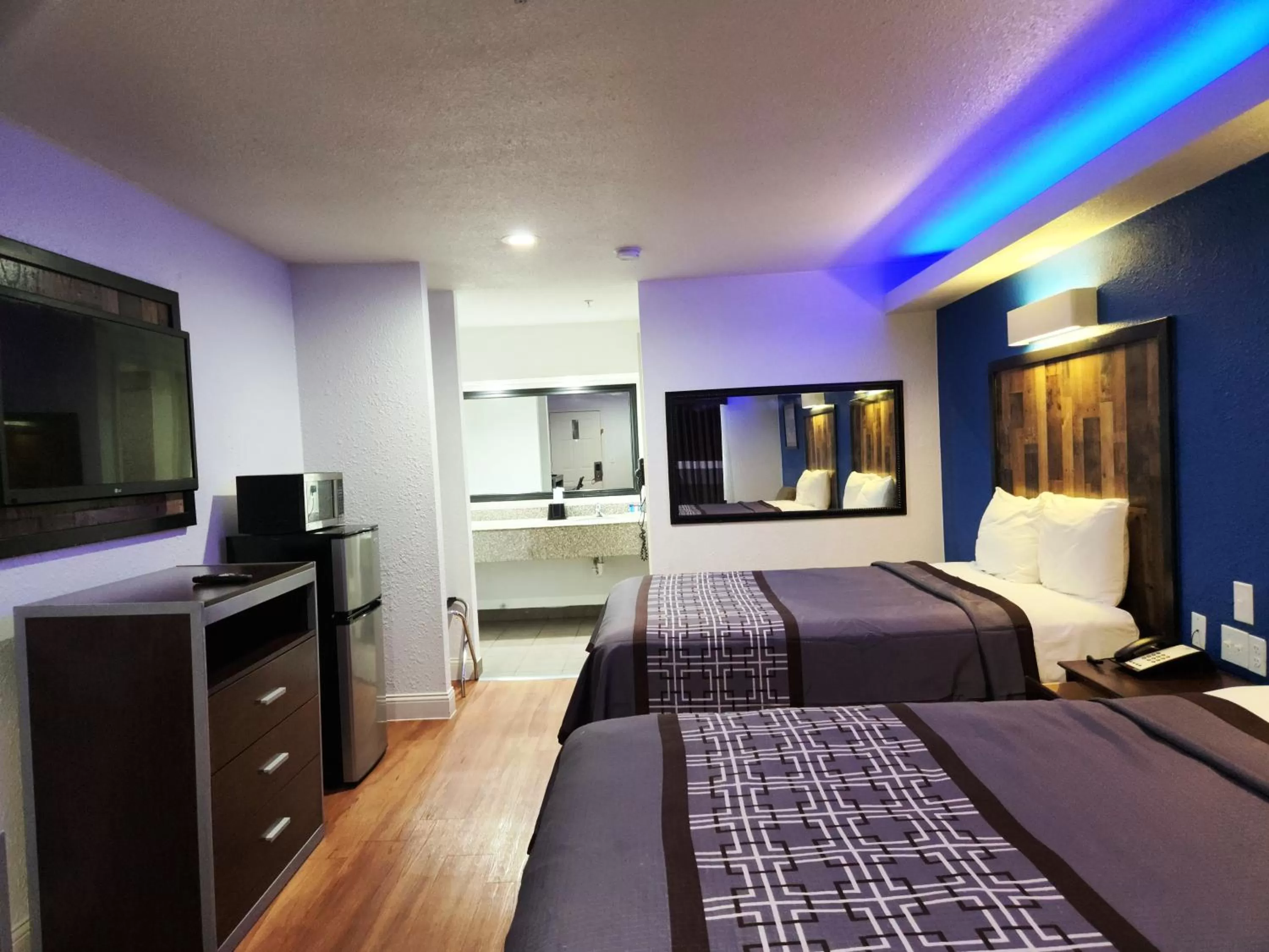 Deluxe Queen Room with Two Queen Beds - Non-Smoking in Express Inn Tomball