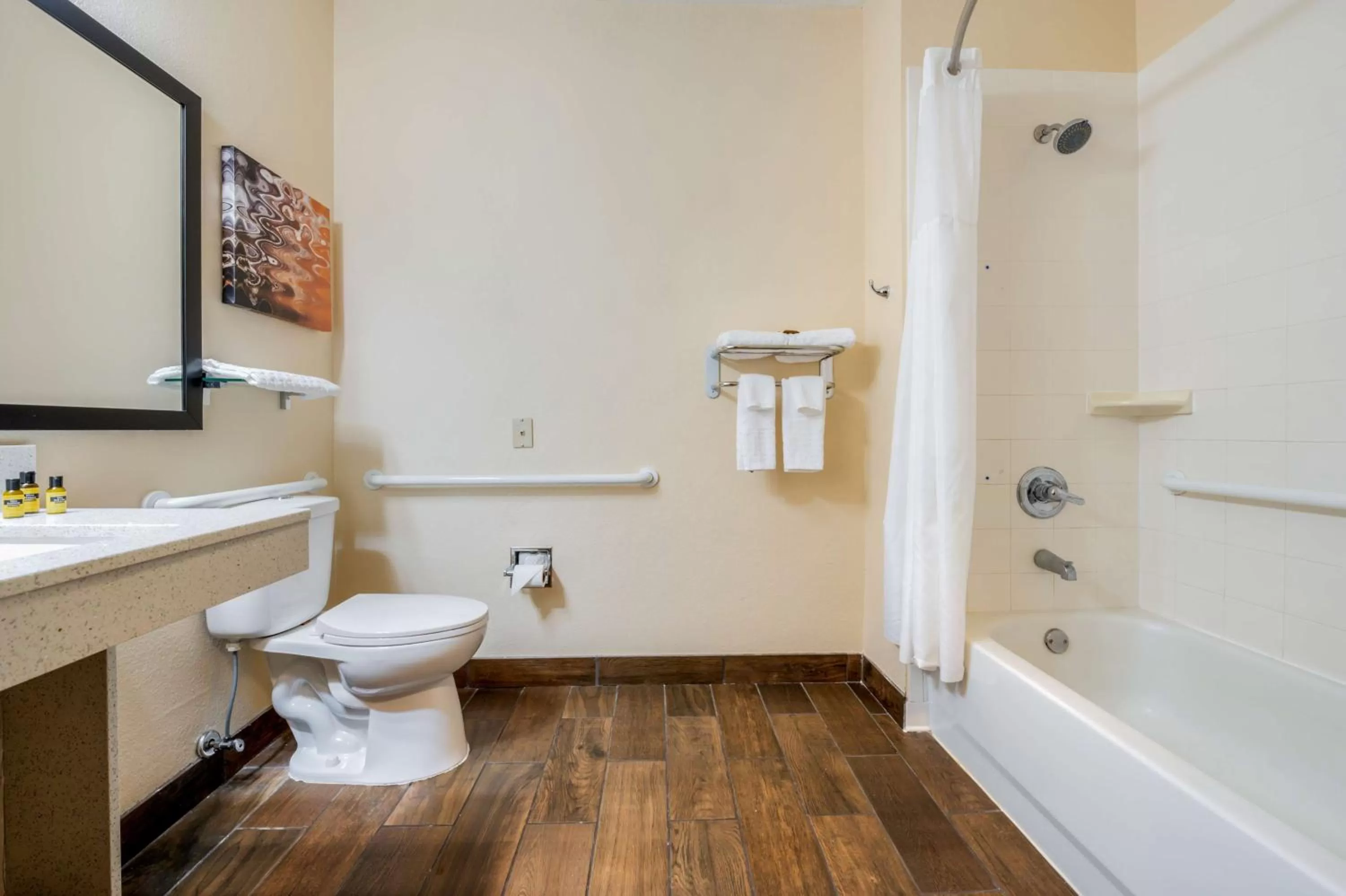 King Room with Mobility Accessible Tub in Best Western Plus Warsaw