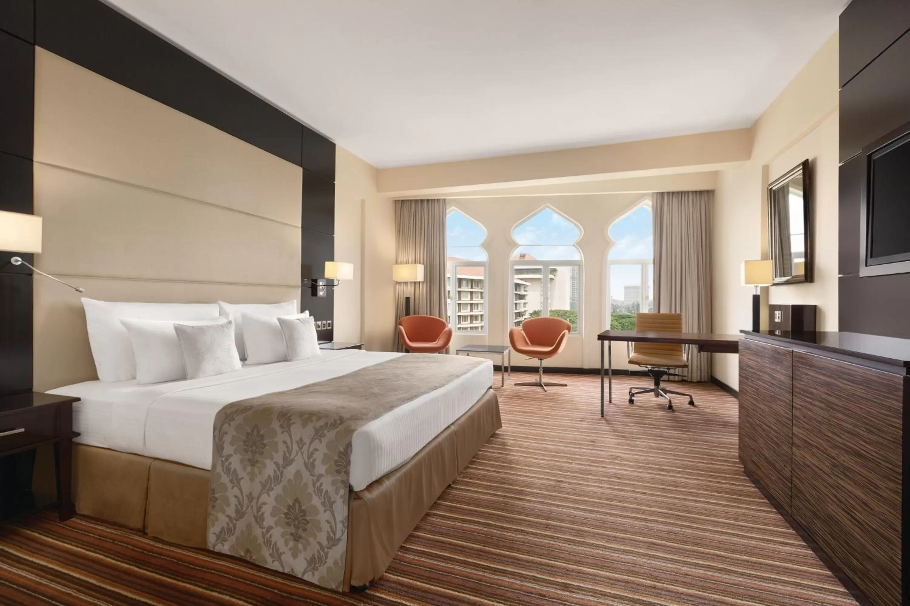 Deluxe King Room  in Ramada Colombo