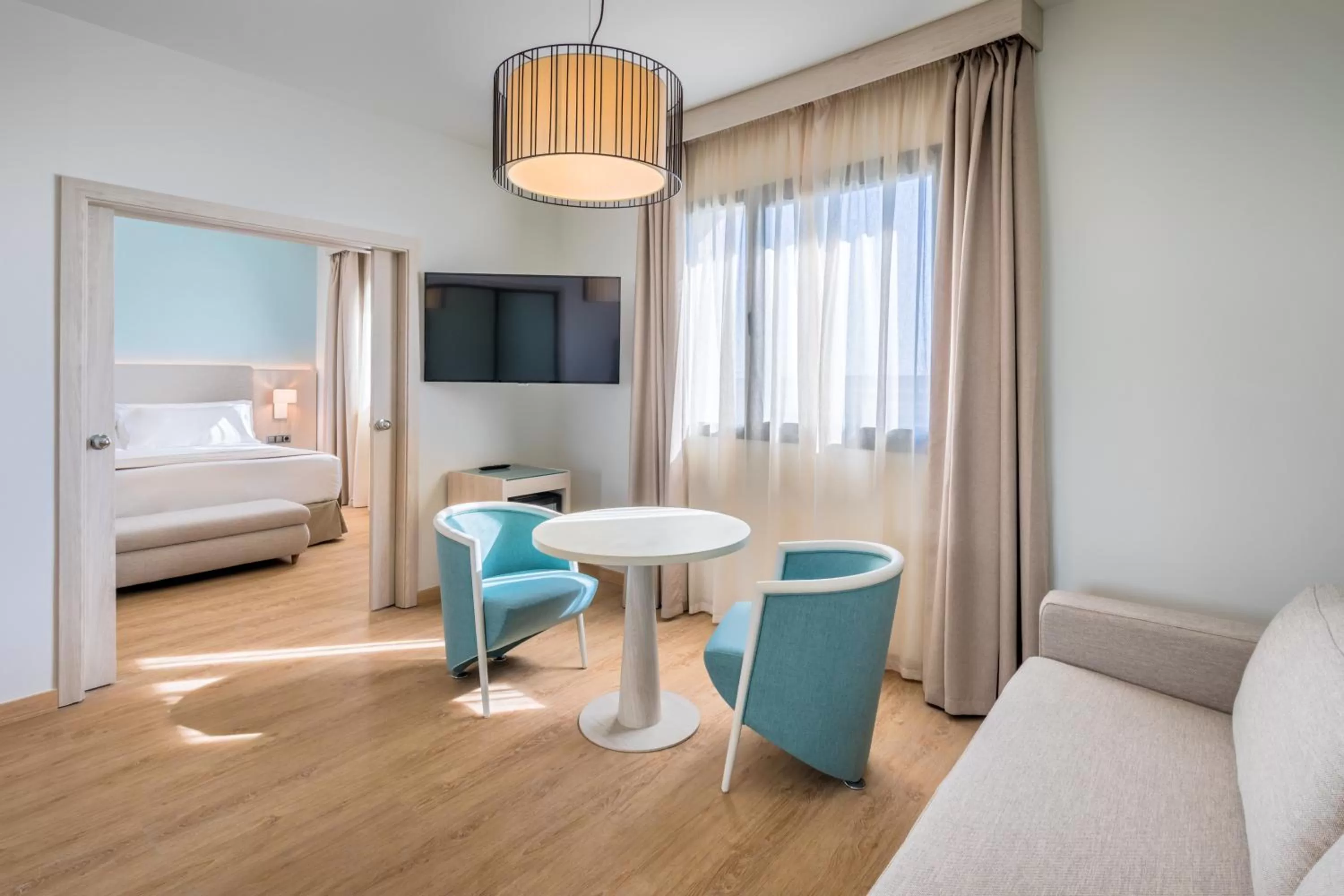 Junior Suite  with Extra Bed (2 Adults + 2 Children) in Occidental Sevilla Viapol