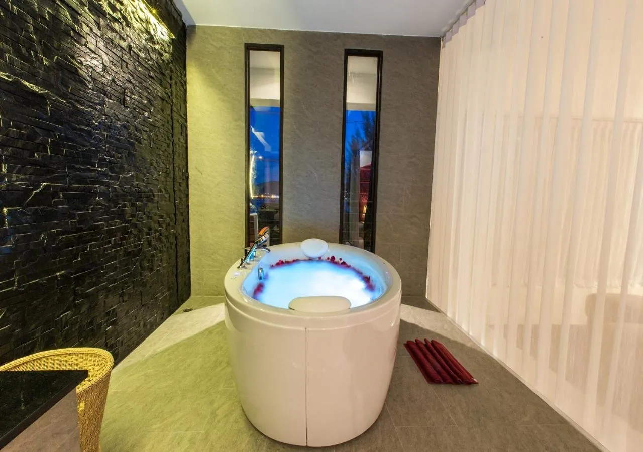 Standard Jacuzzi Suite in IndoChine Resort and Villas