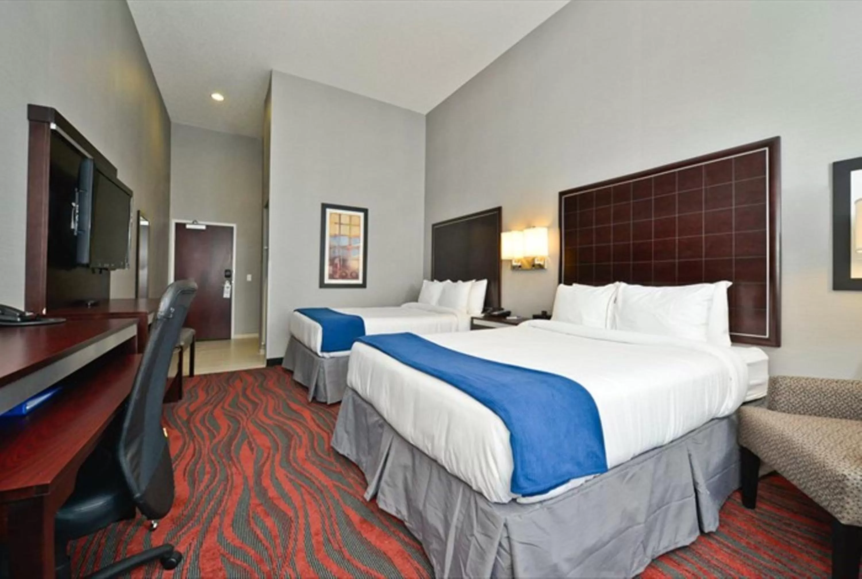 Standard Queen Room with Two Queen Beds - Communications Accessible in Holiday Inn Express & Suites Utica by IHG