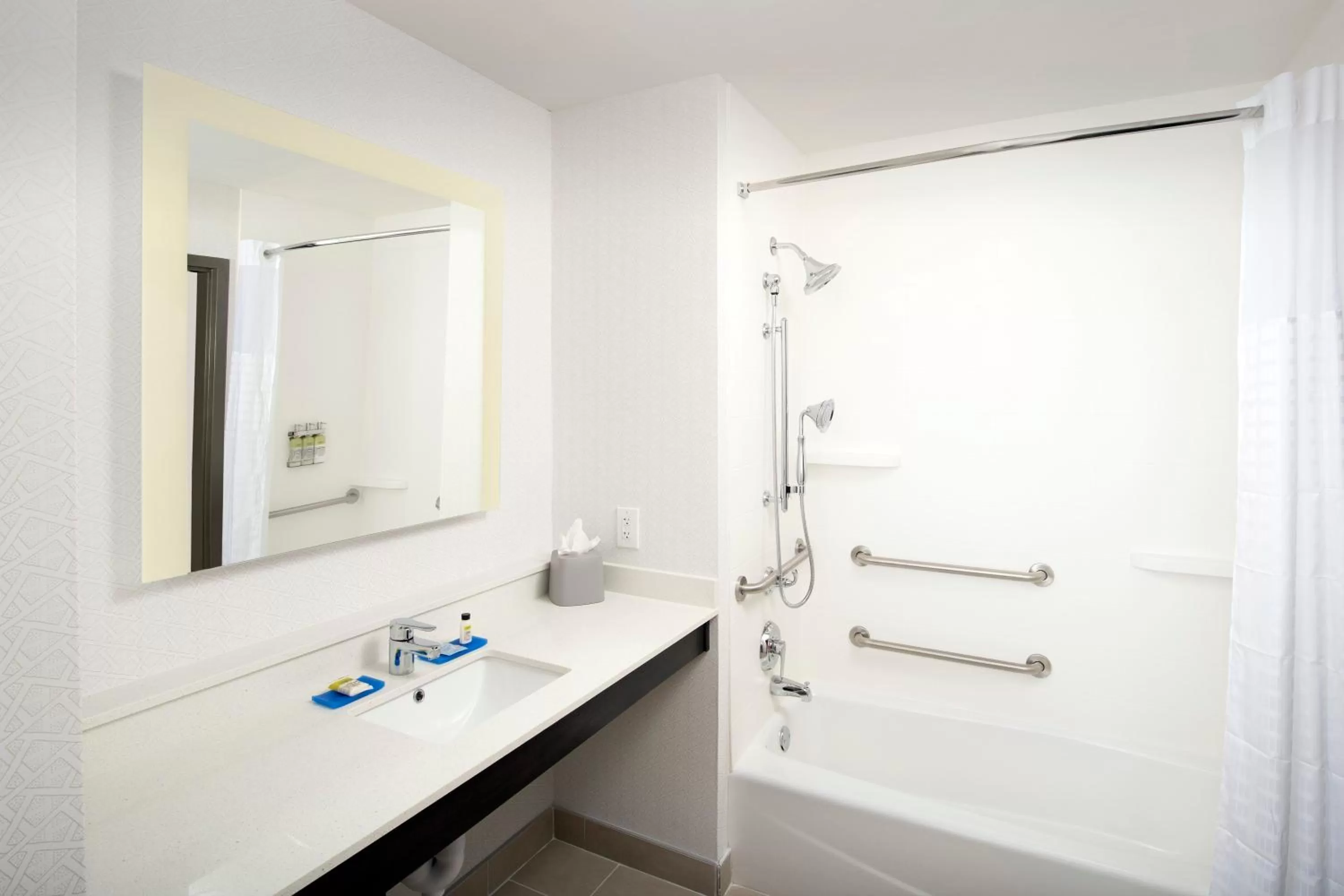 Deluxe Double Queen Room - Mobility Access Tub - Non-Smoking in Holiday Inn Express & Suites - North Brunswick by IHG