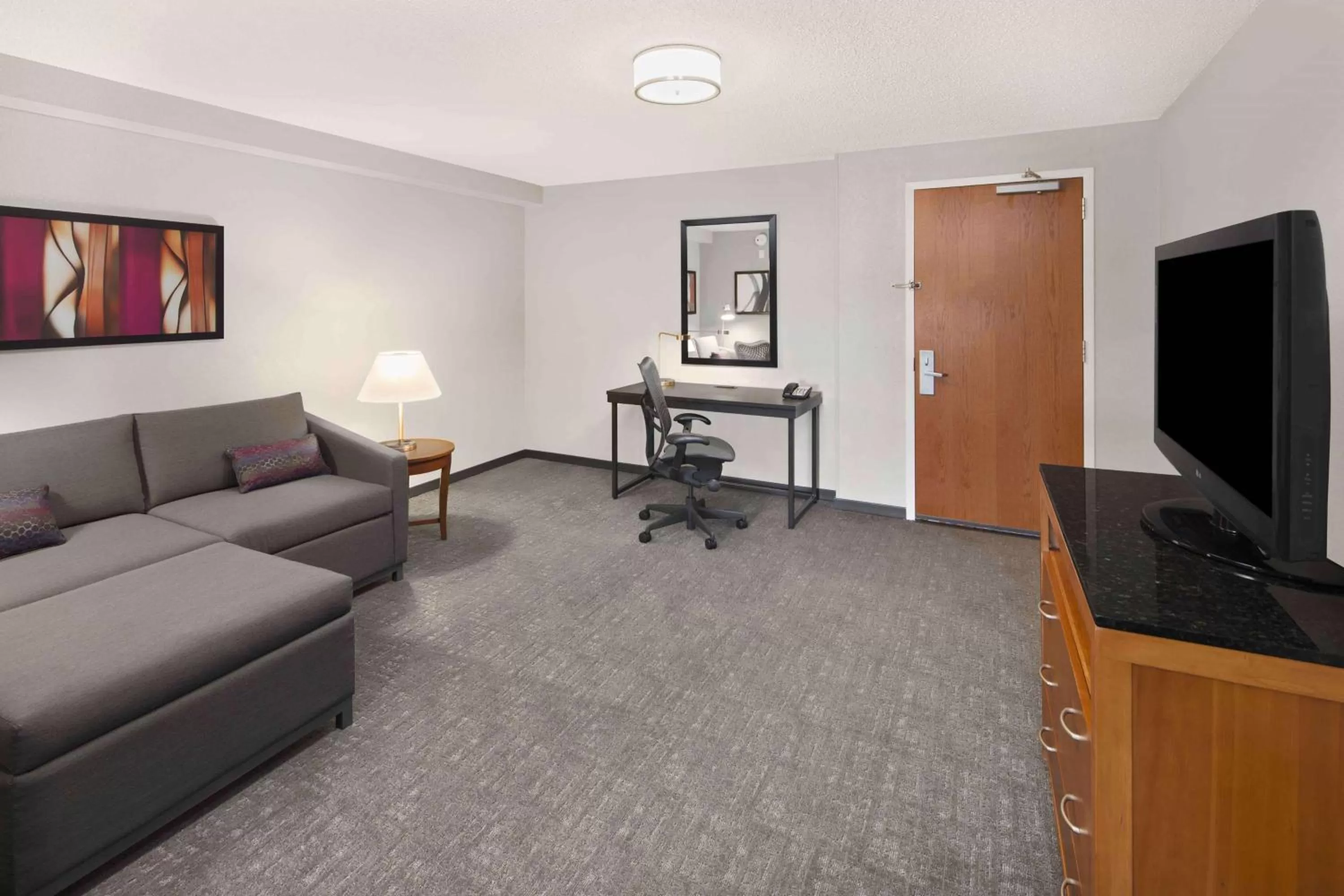 One-Bedroom Queen Suite with Sofa Bed in Hilton Garden Inn Jackson-Madison