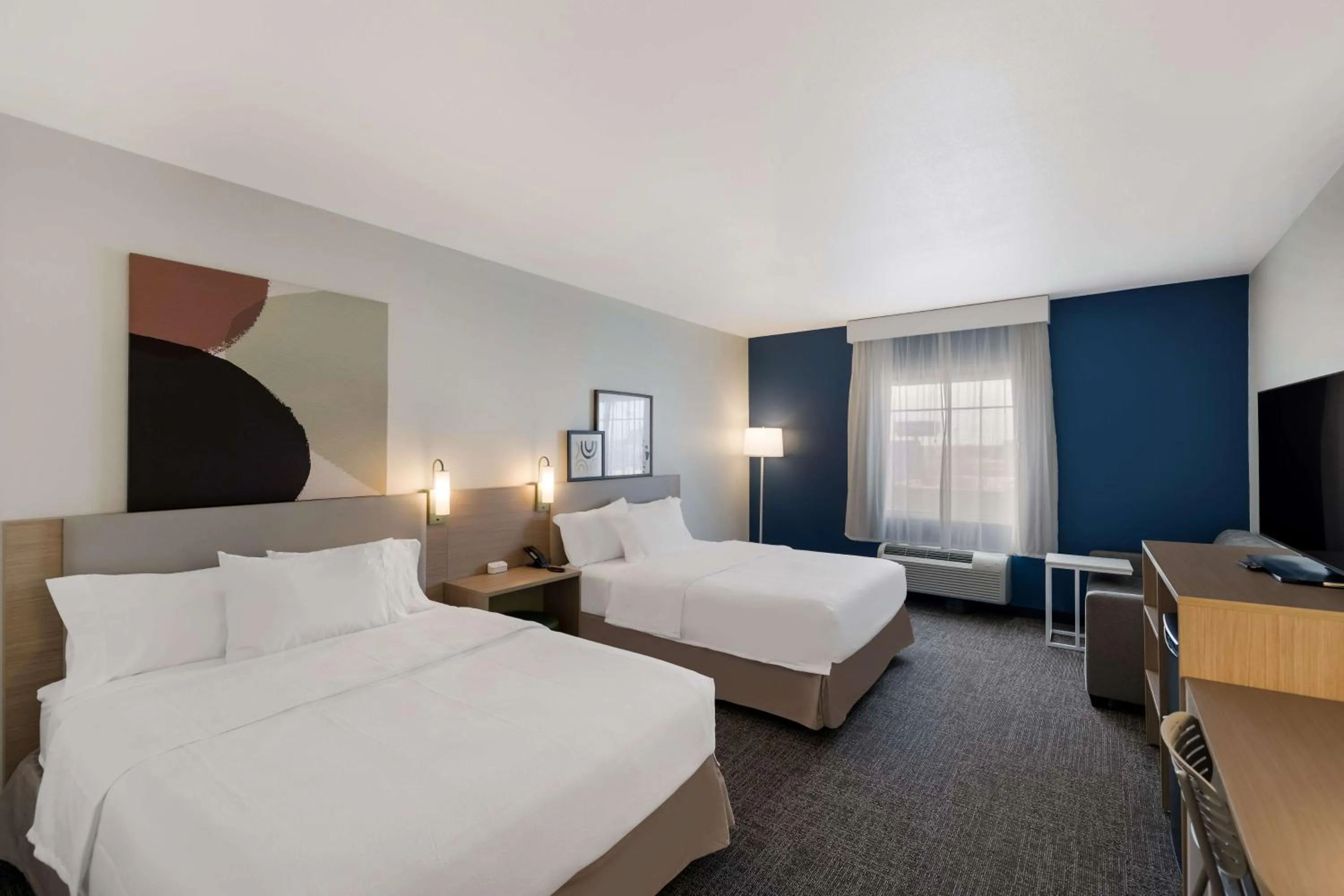 Queen Room with Two Queen Beds and Bath Tub - Mobility Access in Spark by Hilton Midland South
