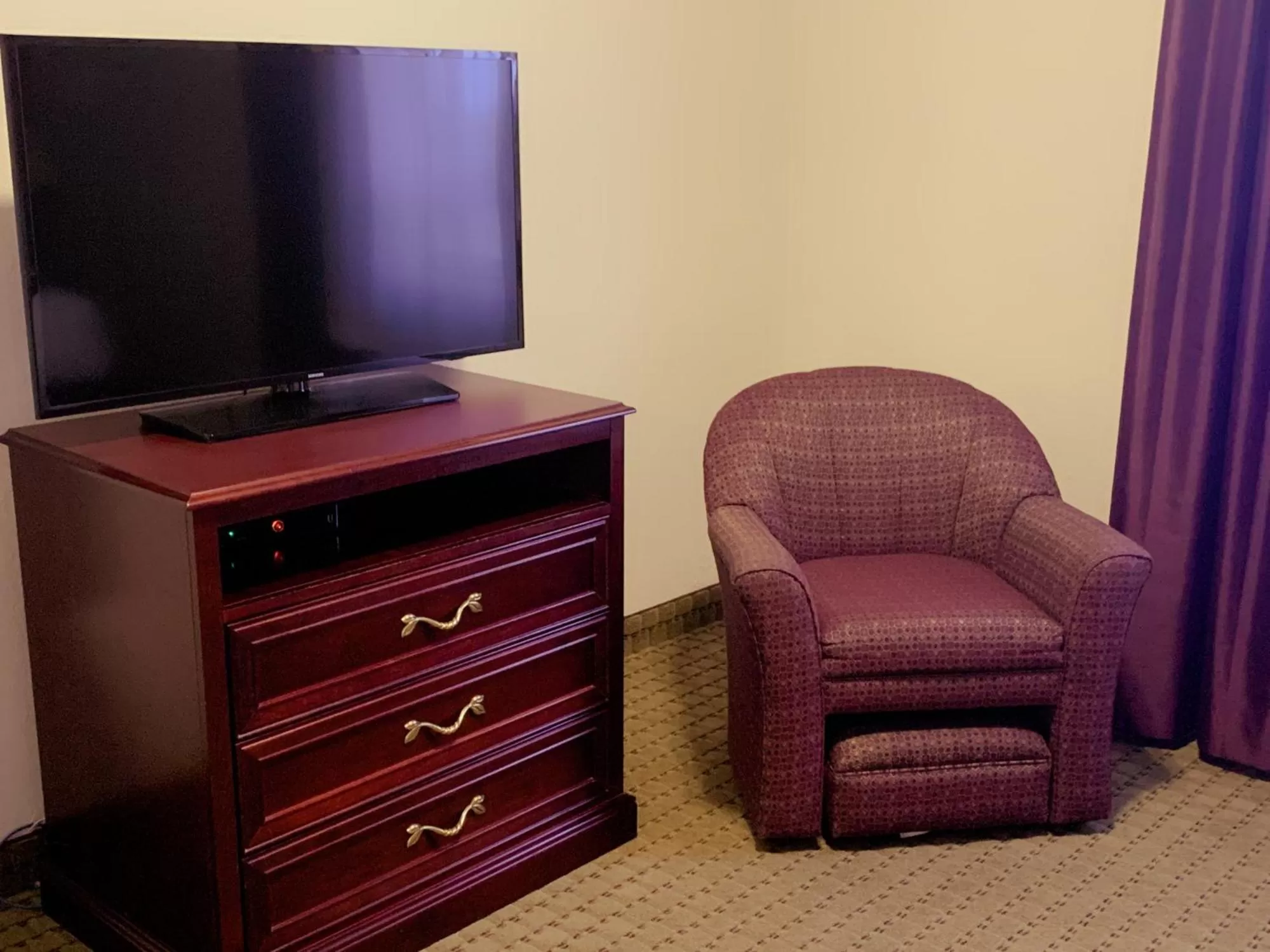 King Studio Suite - Non-Smoking in Ramada by Wyndham Red Deer Hotel & Suites