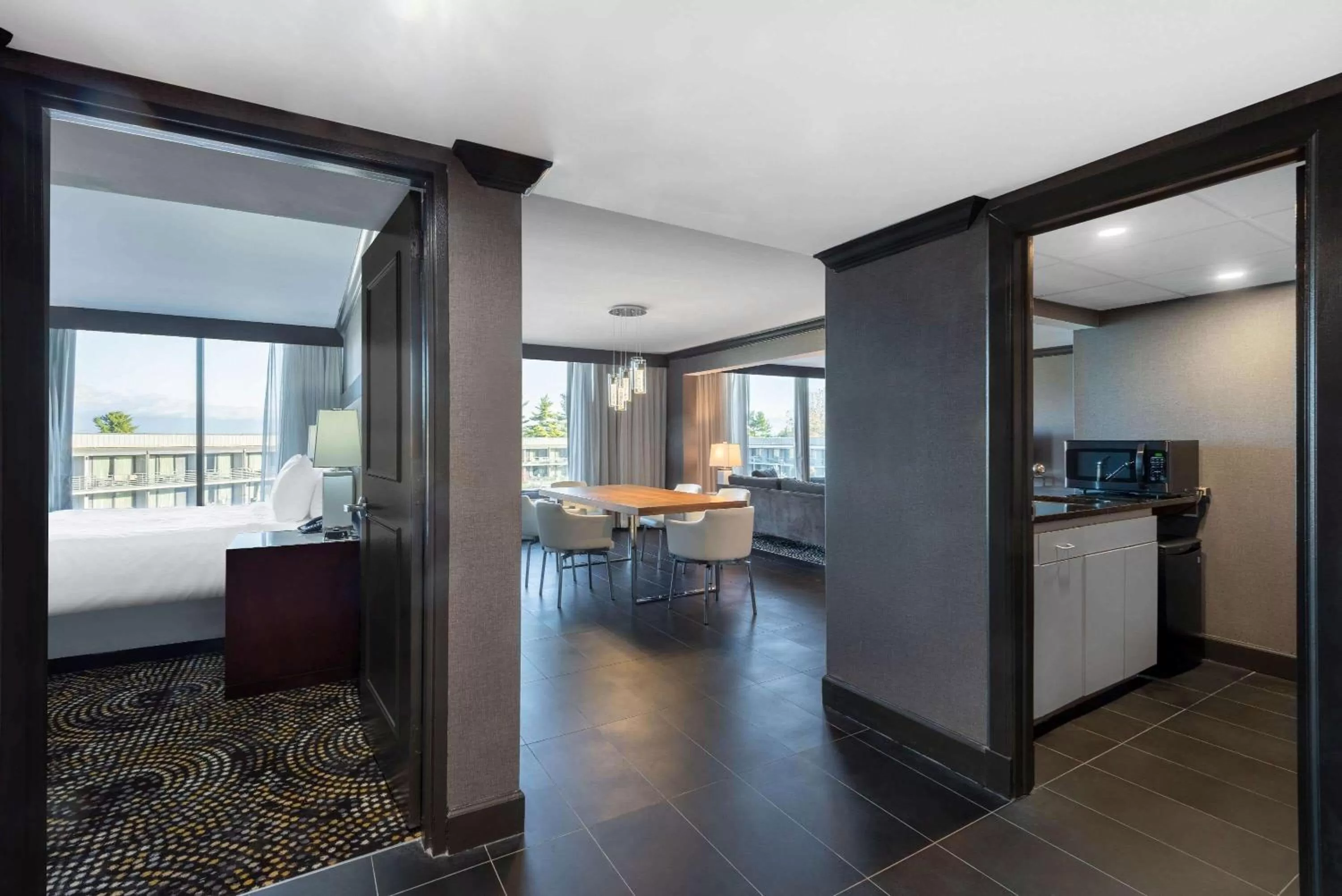 1 King Bed, 2 Queen Beds, Presidential Two Bedroom Suite, Non-Smoking in Wyndham Lancaster Resort and Convention Center