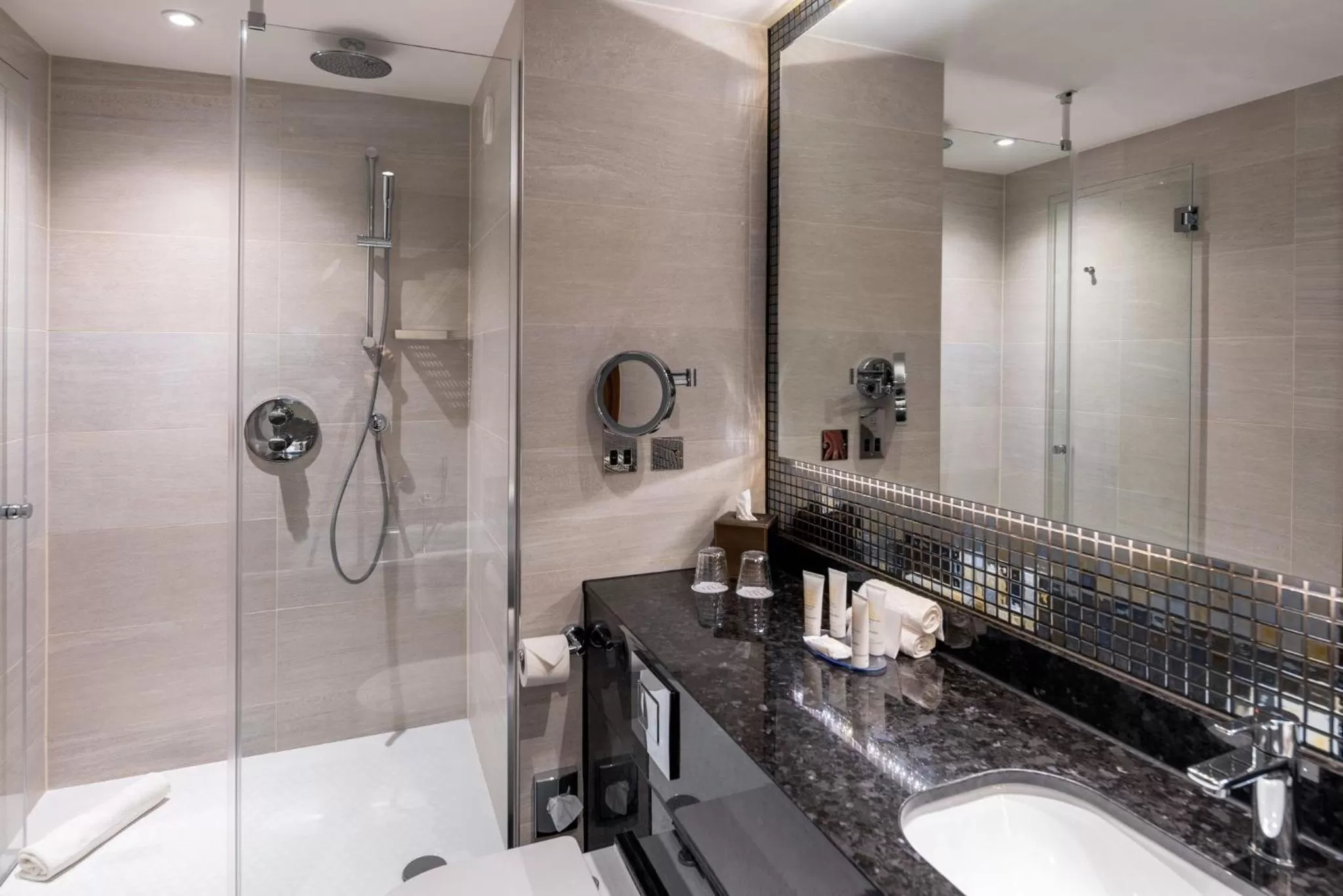 One-Bedroom King Suite in Crowne Plaza London Heathrow T4 by IHG