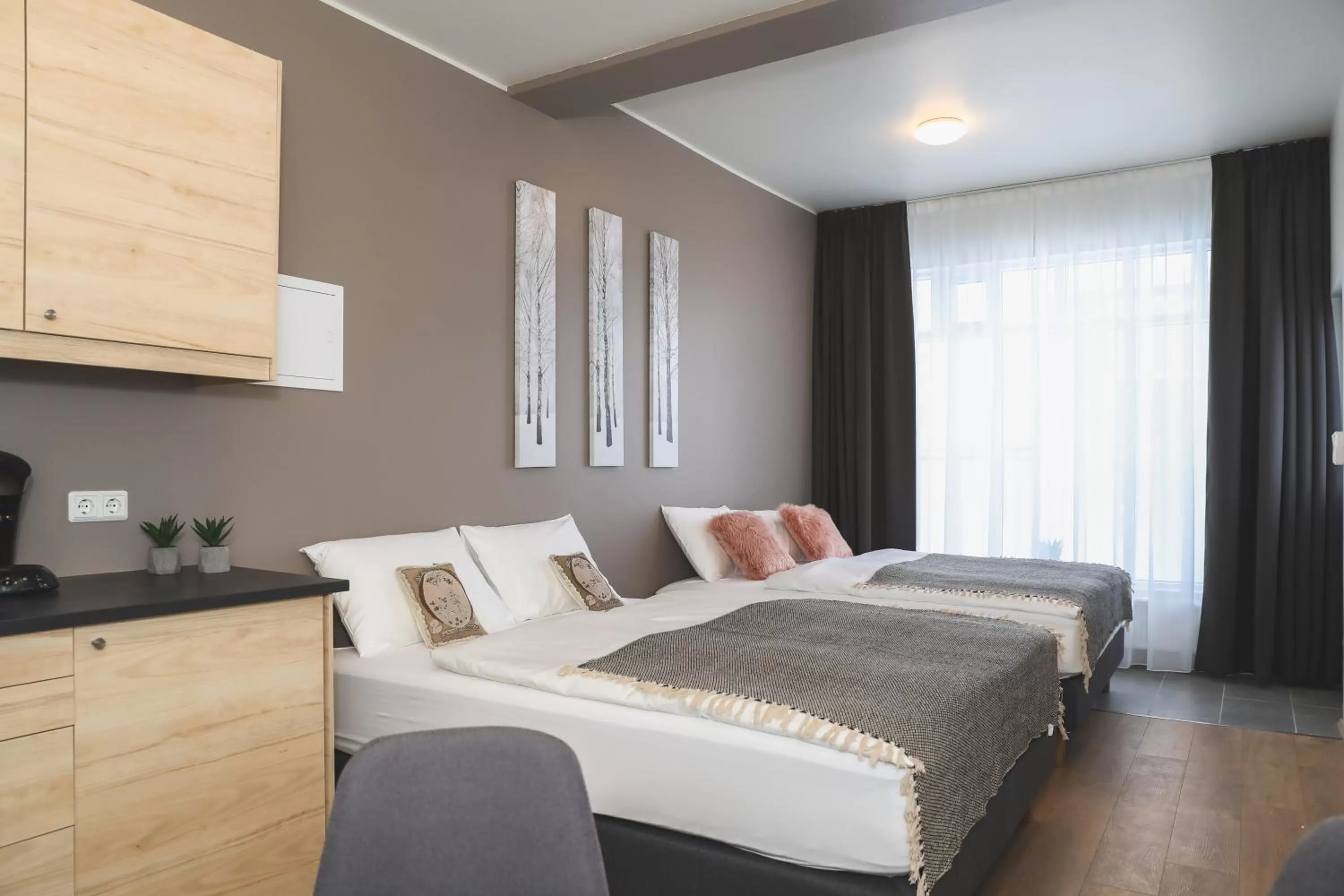 Quadruple room with private bathroom and small kitchenette in E18 Apartments