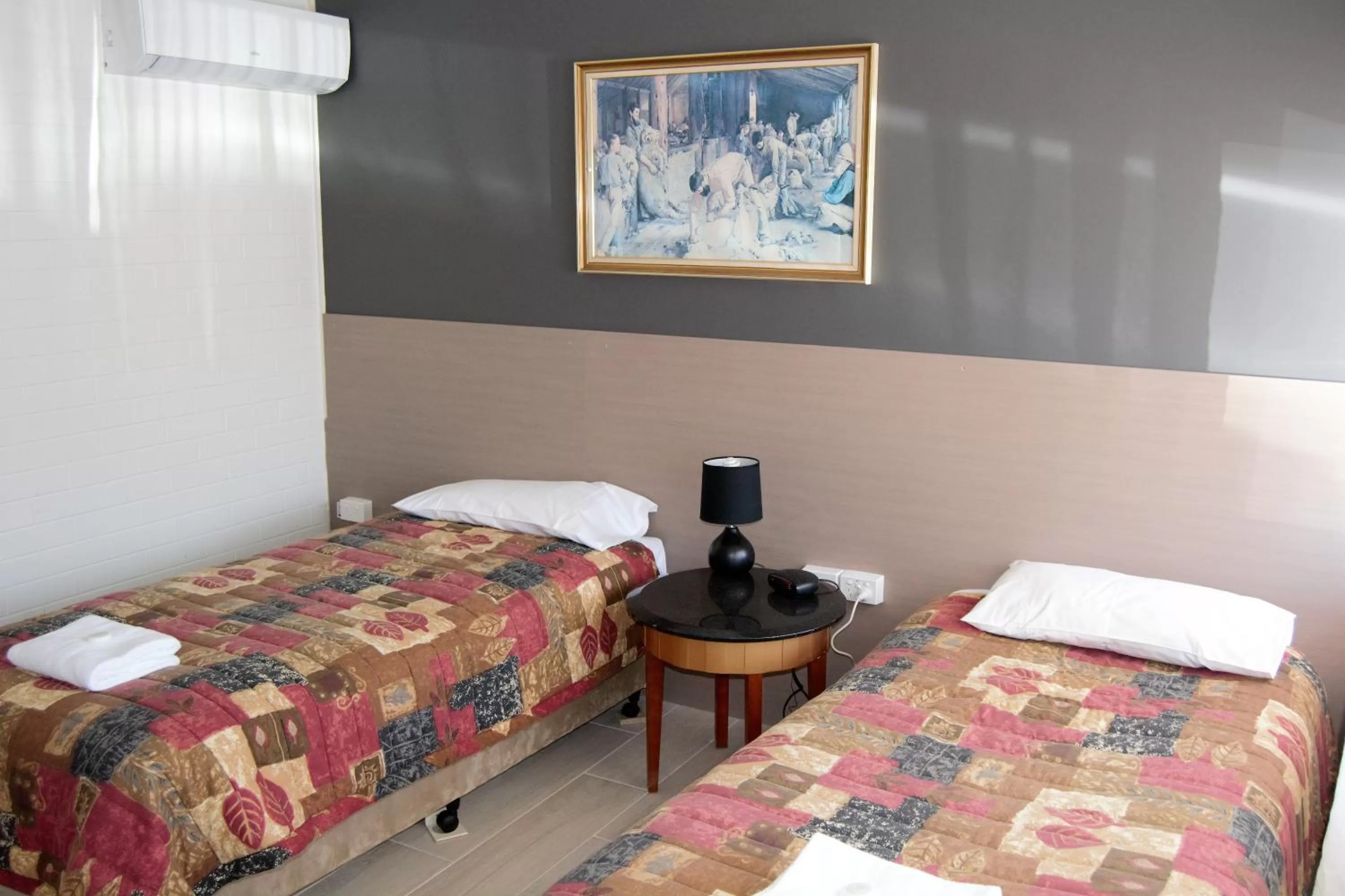 Standard Twin Room in Civic Motor Inn