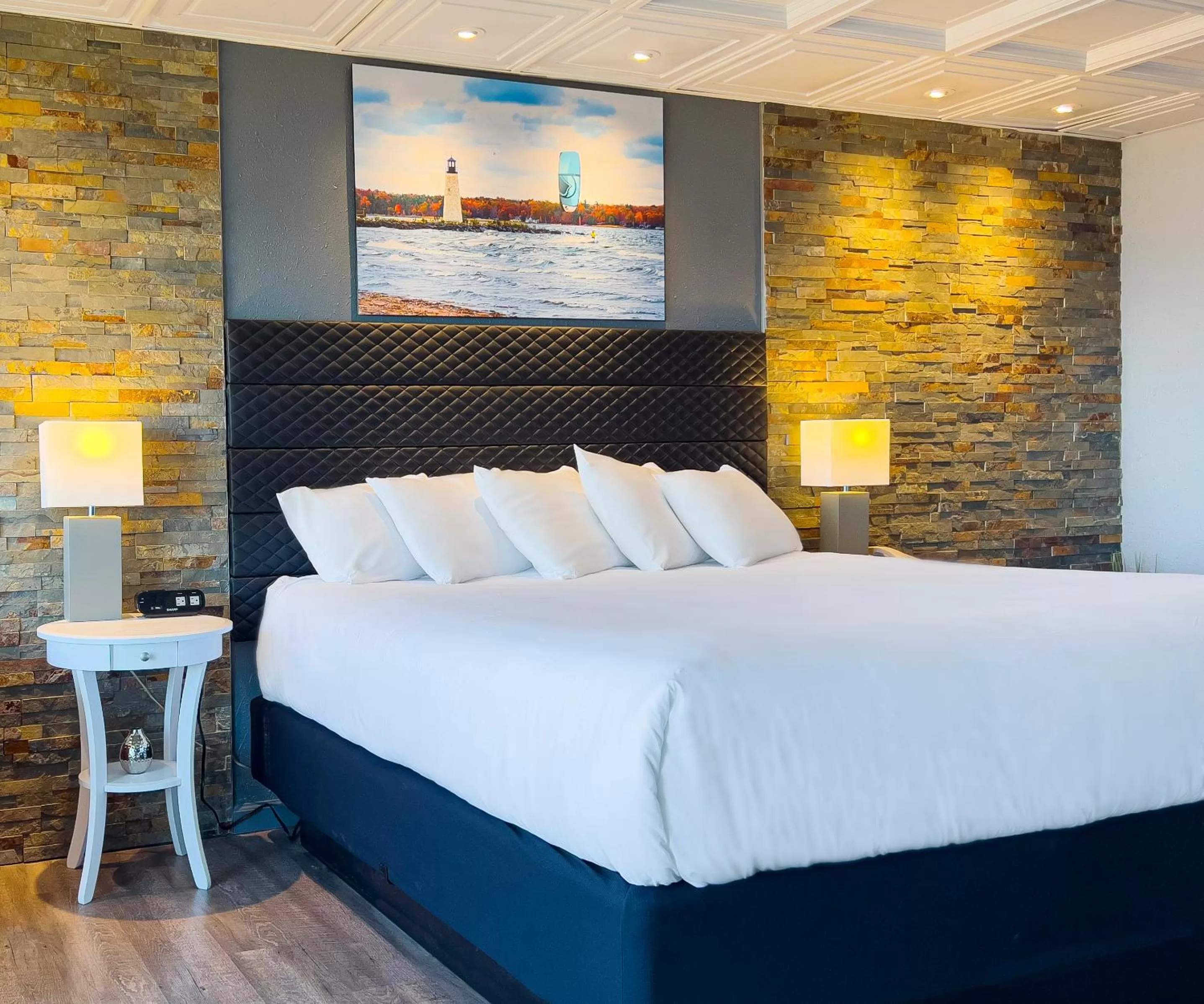 Standard King Suite in Terrace Bay Hotel - Lakefront