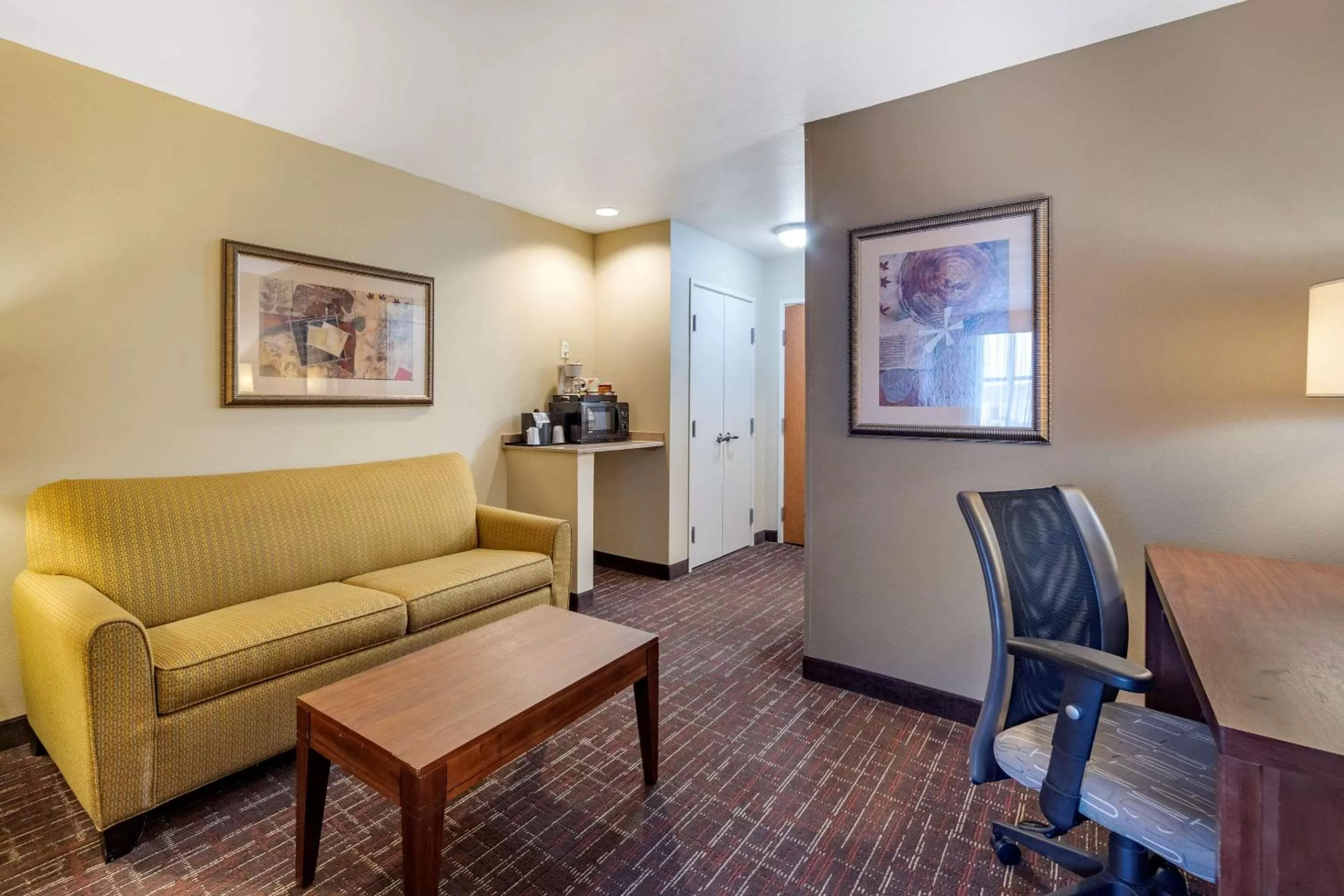 Queen Suite with Two Queen Beds - Non-Smoking in Comfort Inn & Suites Shawnee North near I-40