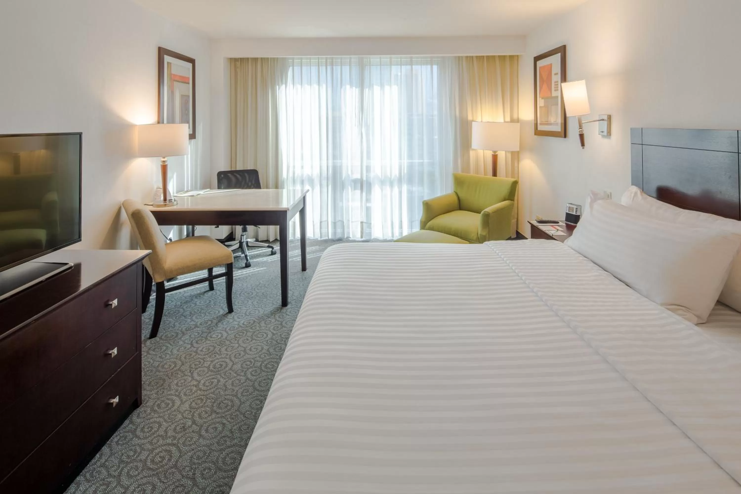 Standard King Room - High Floor in Holiday Inn Monterrey Valle by IHG
