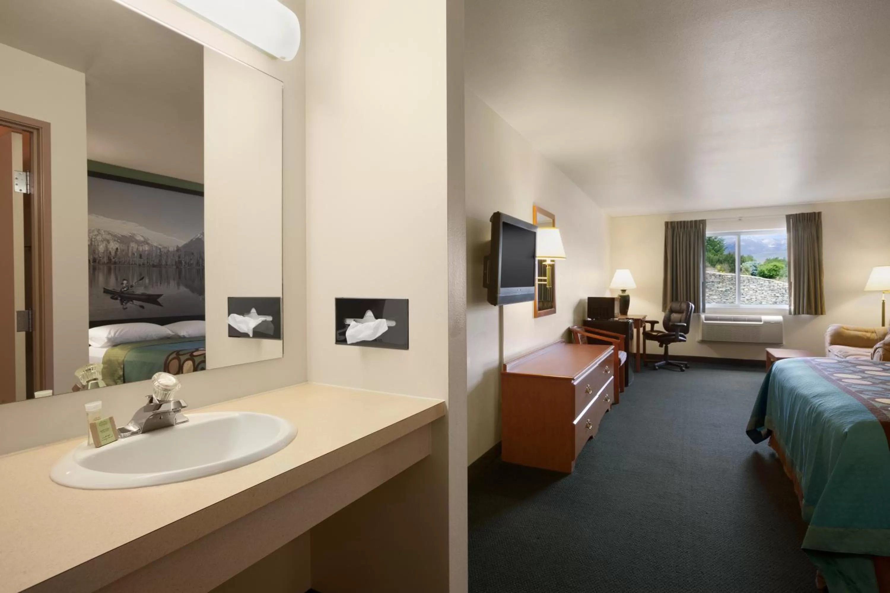 King Room - Non-Smoking in Super 8 by Wyndham Salmon