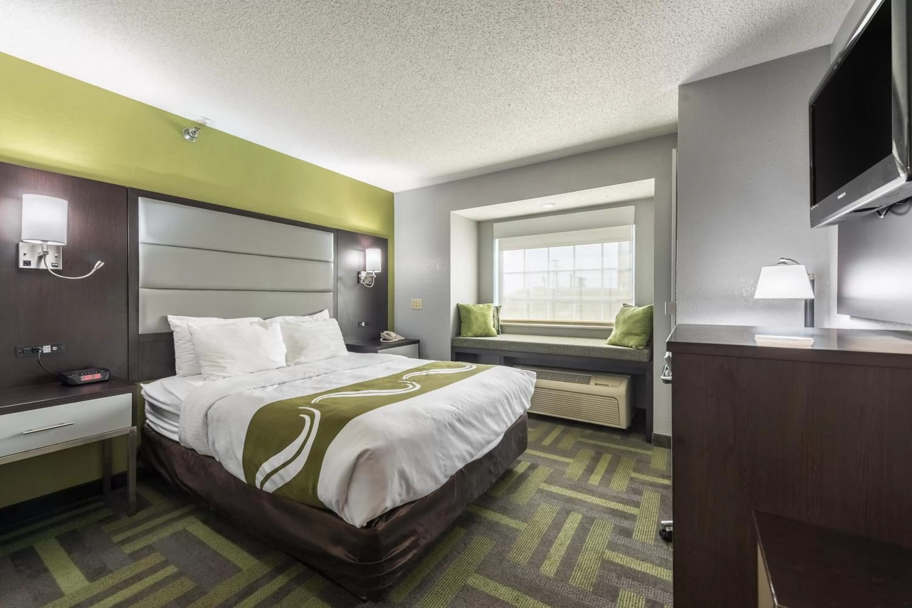 Queen Room - Non-Smoking in Quality Inn Grove City - Columbus South