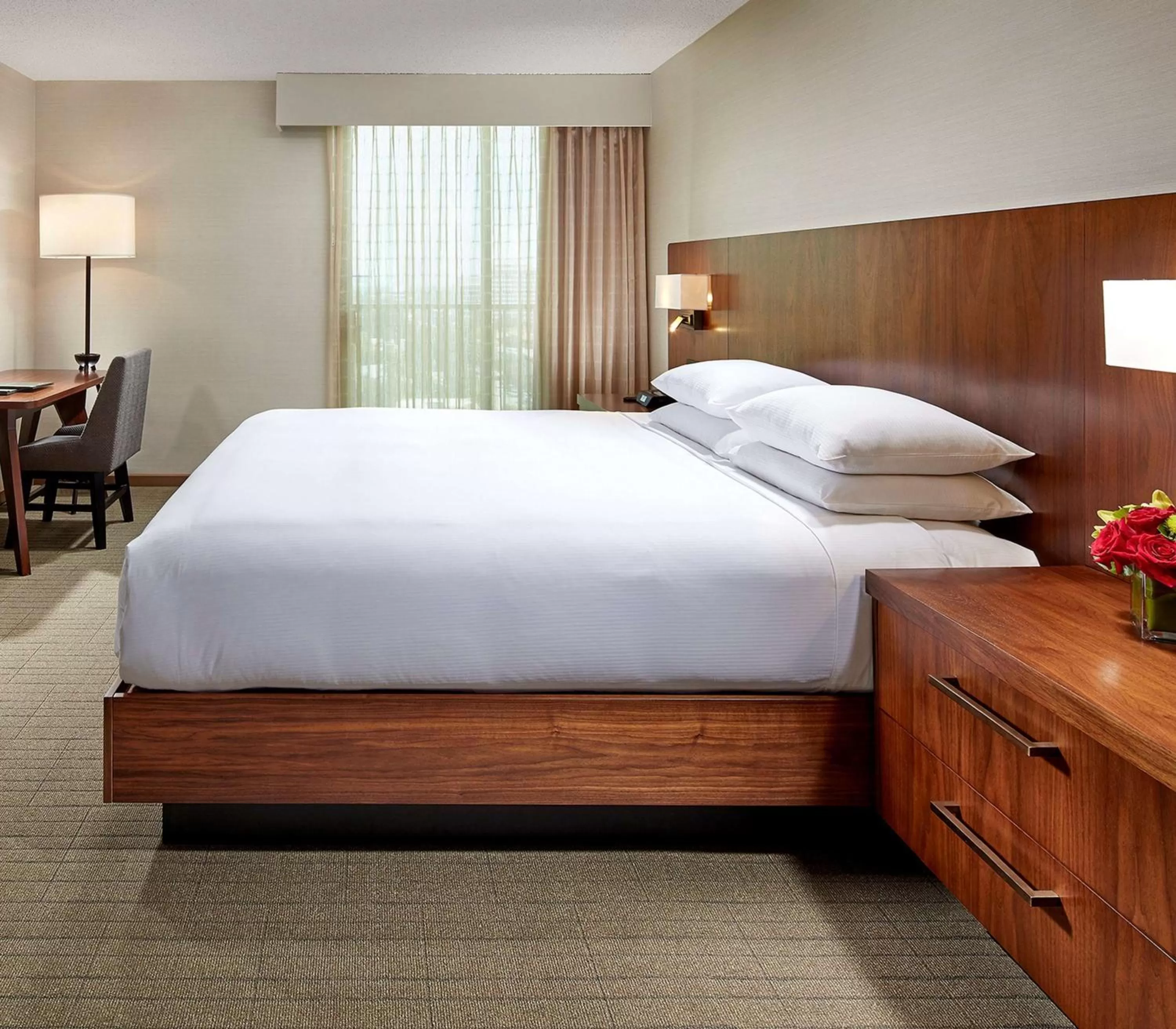 King Room with Roll-In Shower - Mobility Access in Hilton Pasadena